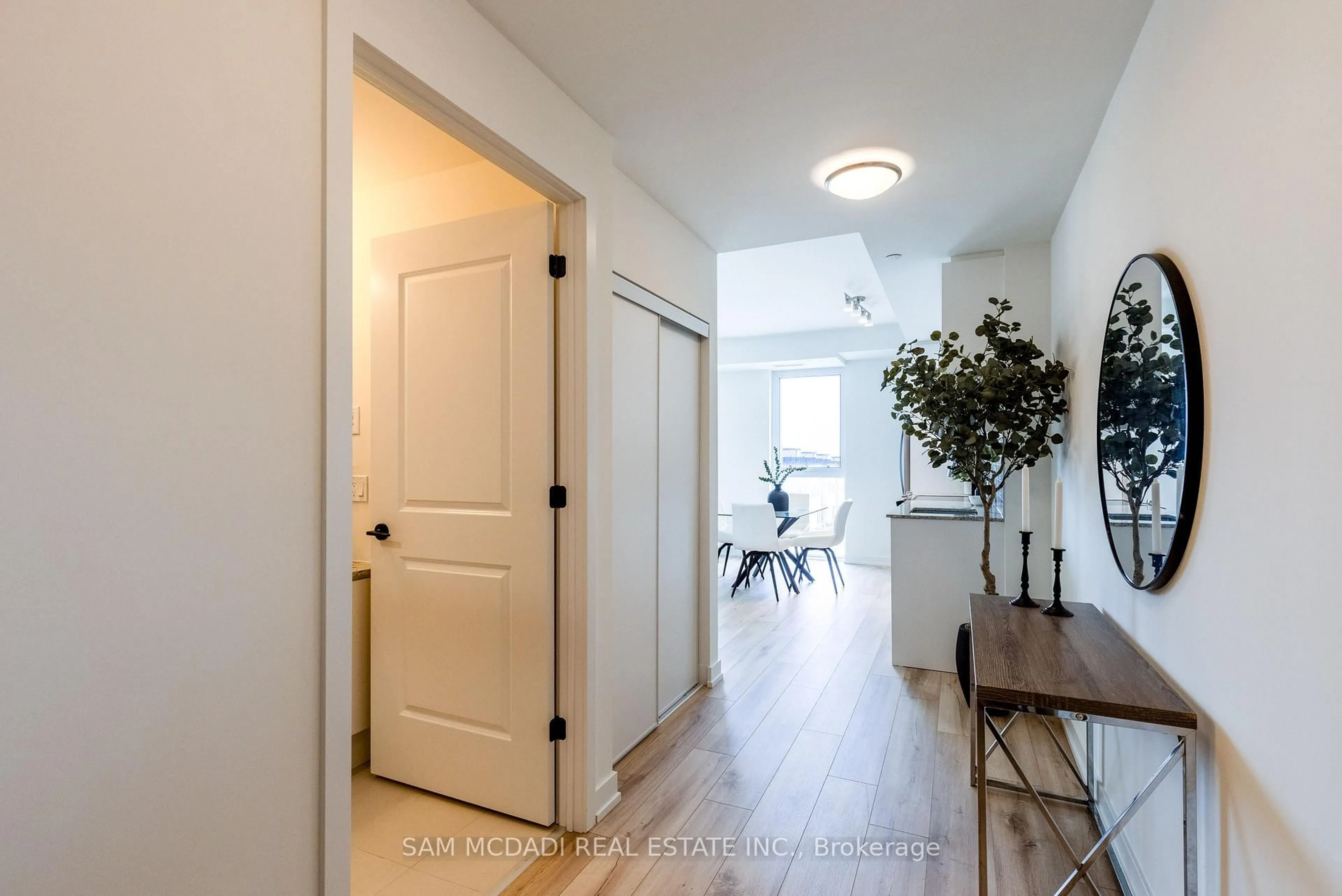 Indoor entryway for 335 Wheat Boom Dr #405, Oakville Ontario L6H 7Y1