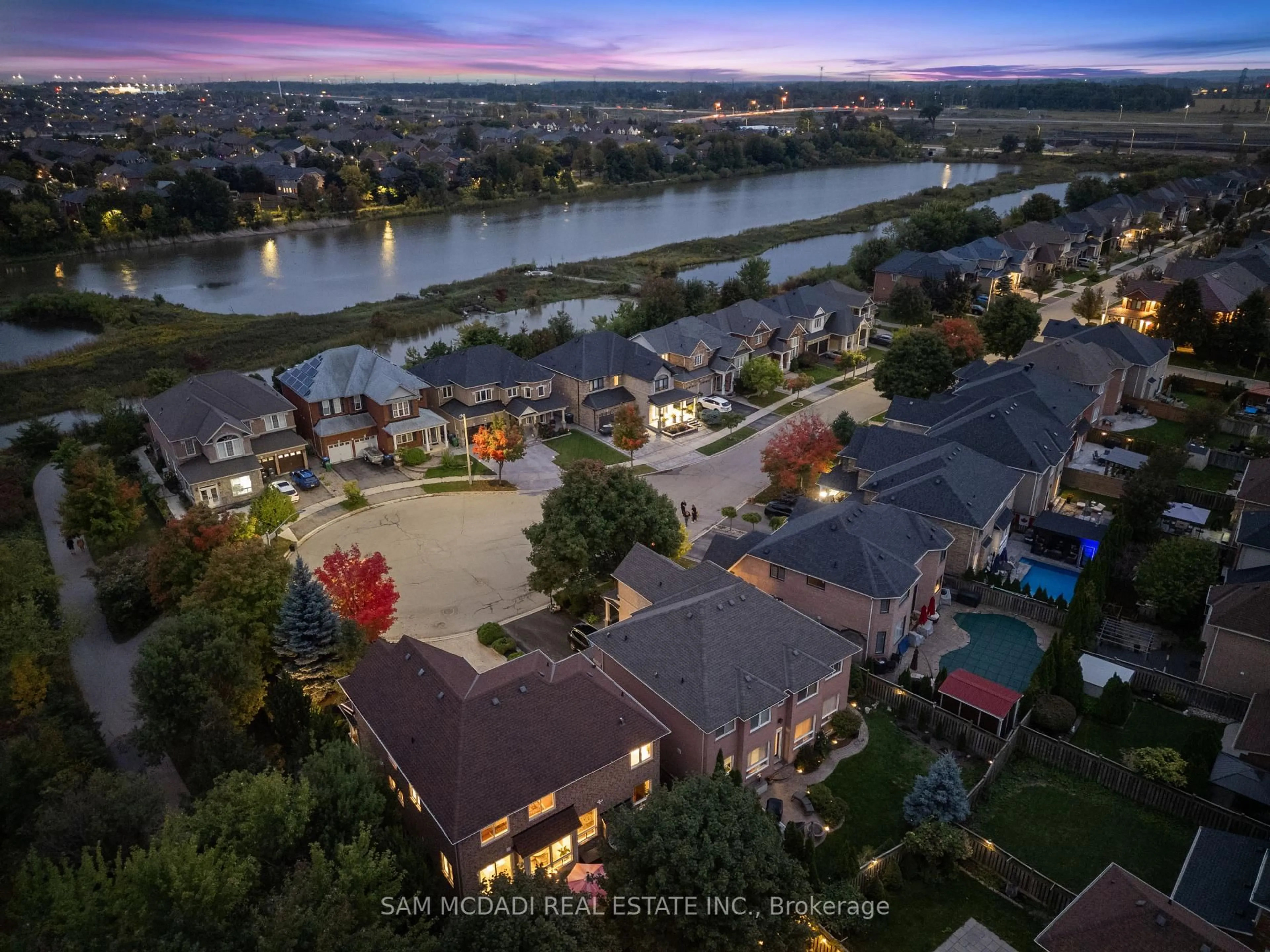 A pic from outside/outdoor area/front of a property/back of a property/a pic from drone, water/lake/river/ocean view for 3859 Pondview Way, Mississauga Ontario L5N 8K1