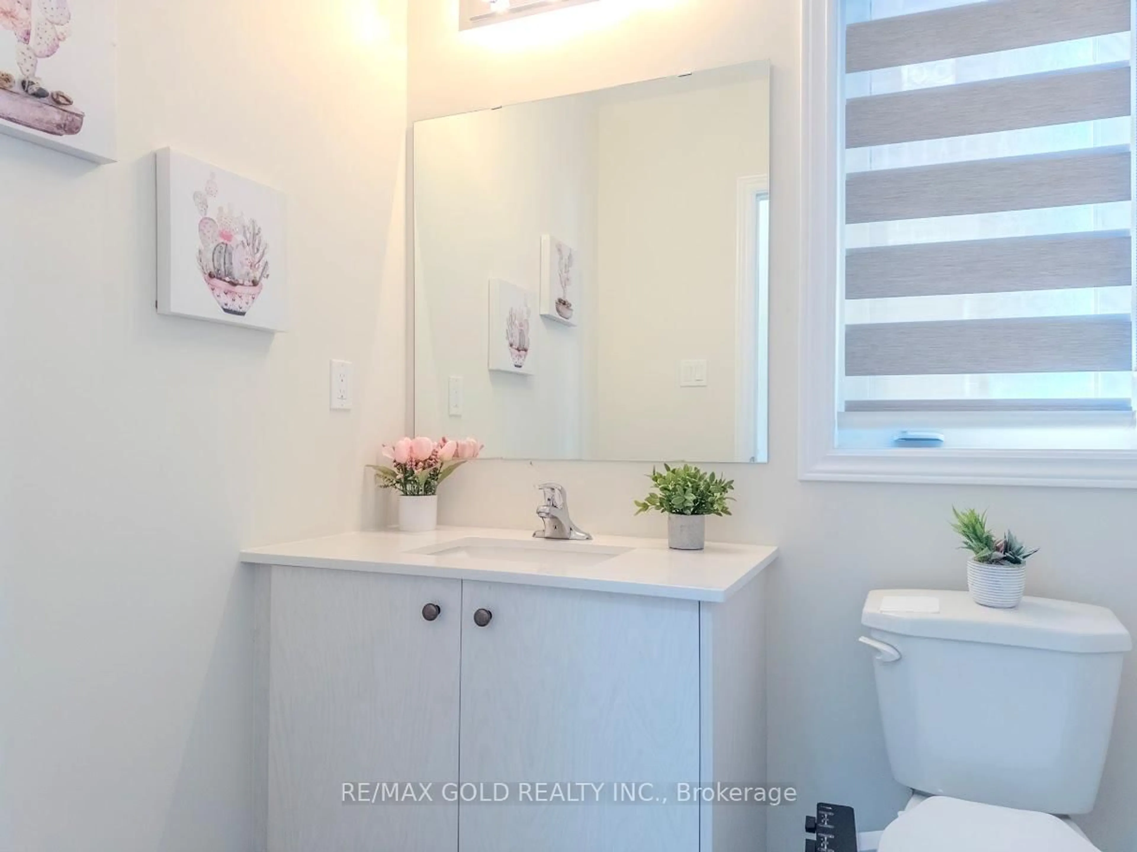 Standard bathroom, ceramic/tile floor for 119 Petch Ave, Caledon Ontario L7C 1Z9