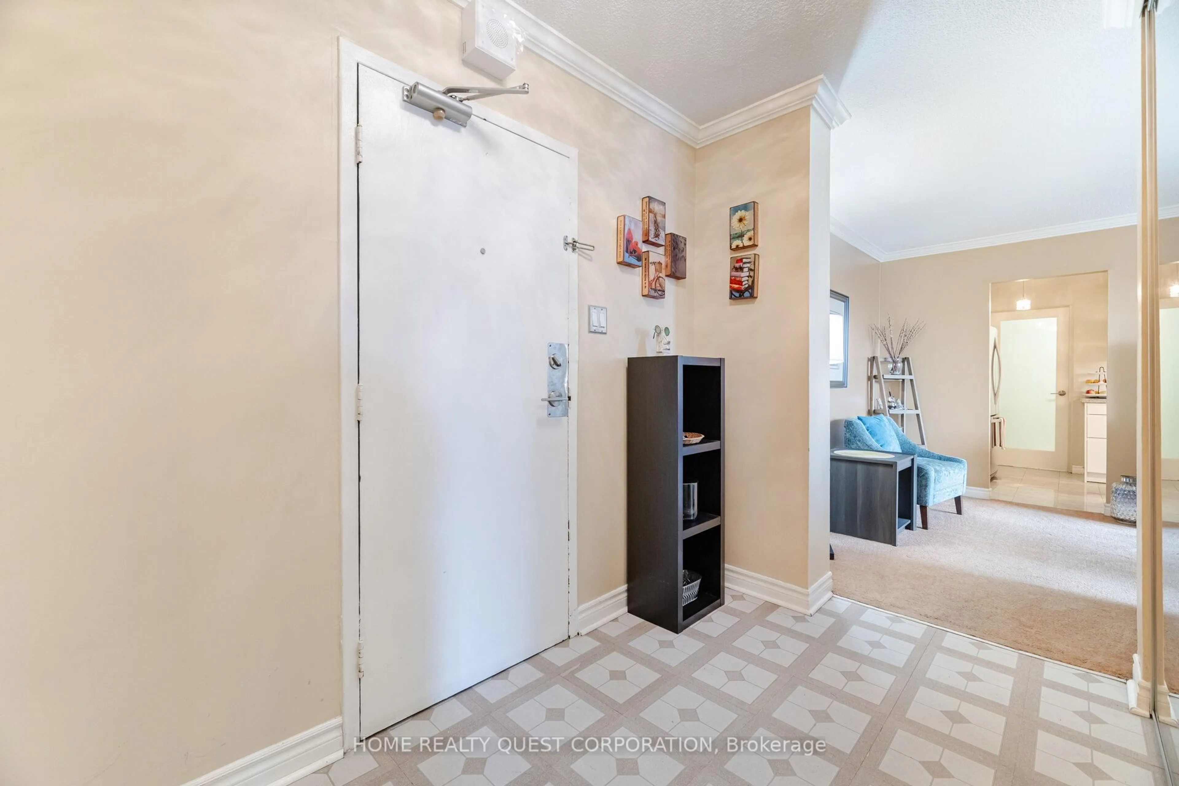 Indoor entryway for 3170 Kirwin Ave #510, Mississauga Ontario L5A 3R1