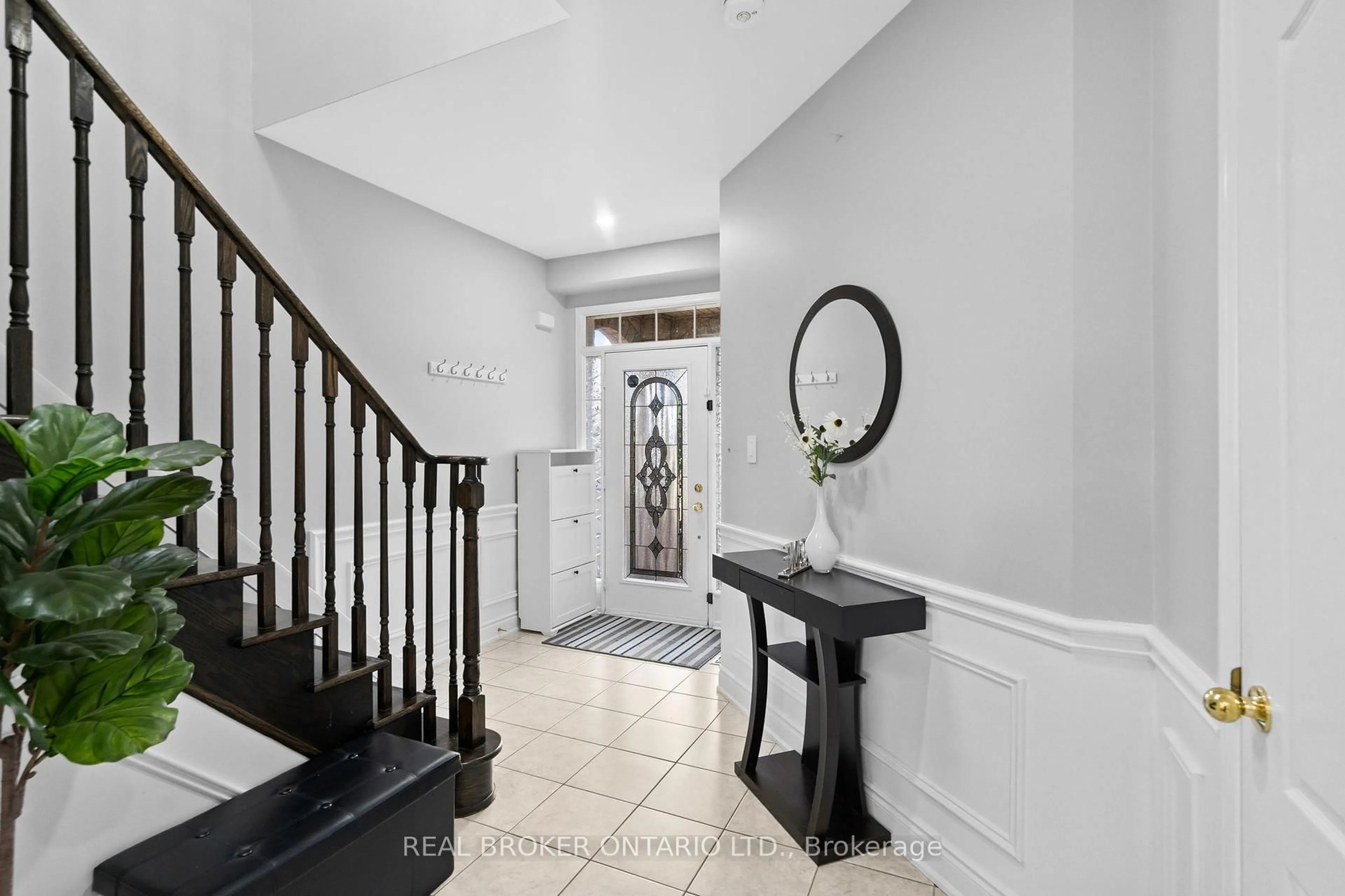 Indoor entryway for 3450 Trilogy Tr, Mississauga Ontario L5M 0K2