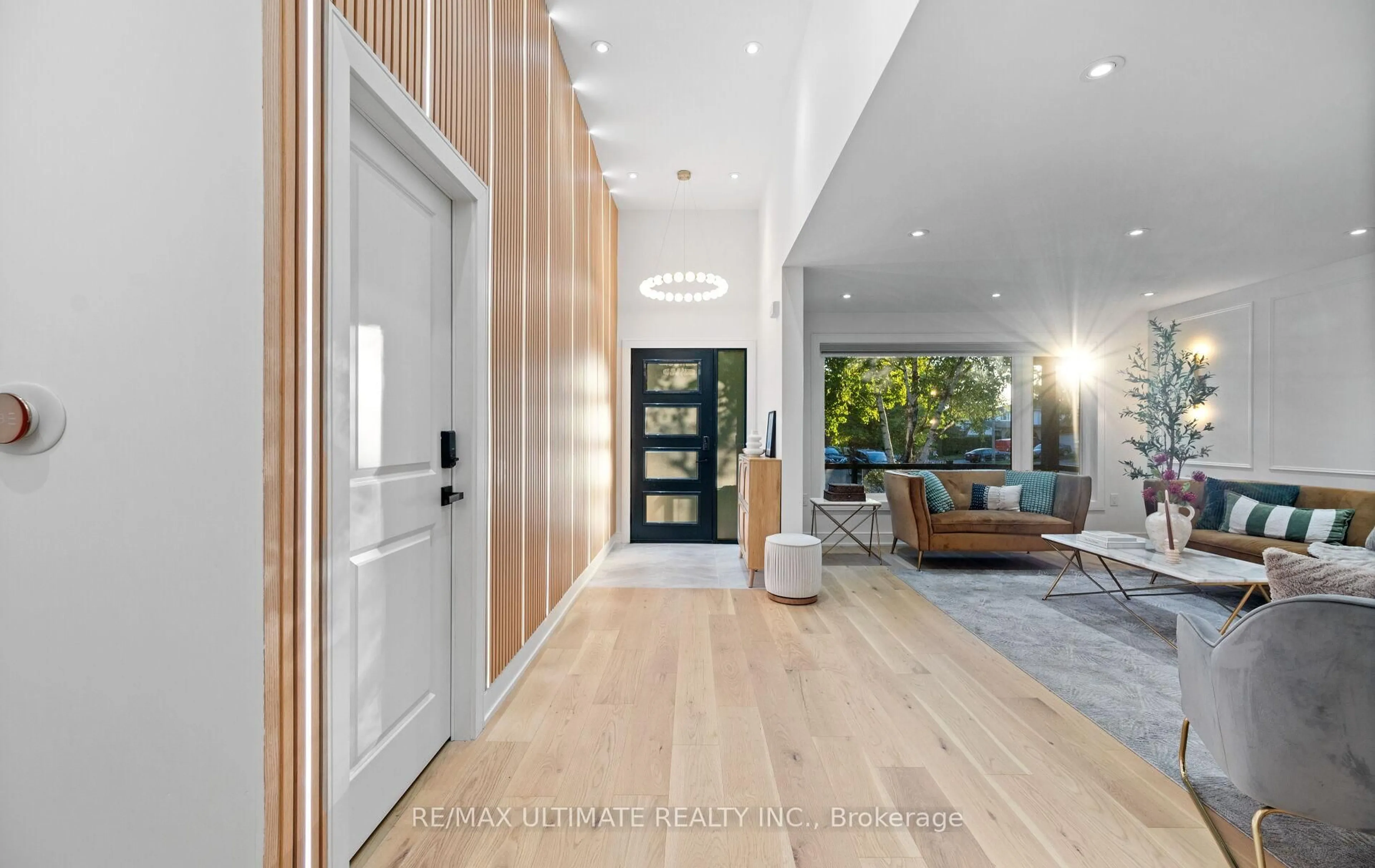 Indoor entryway for 2495 Waterford St, Oakville Ontario L6L 5E5