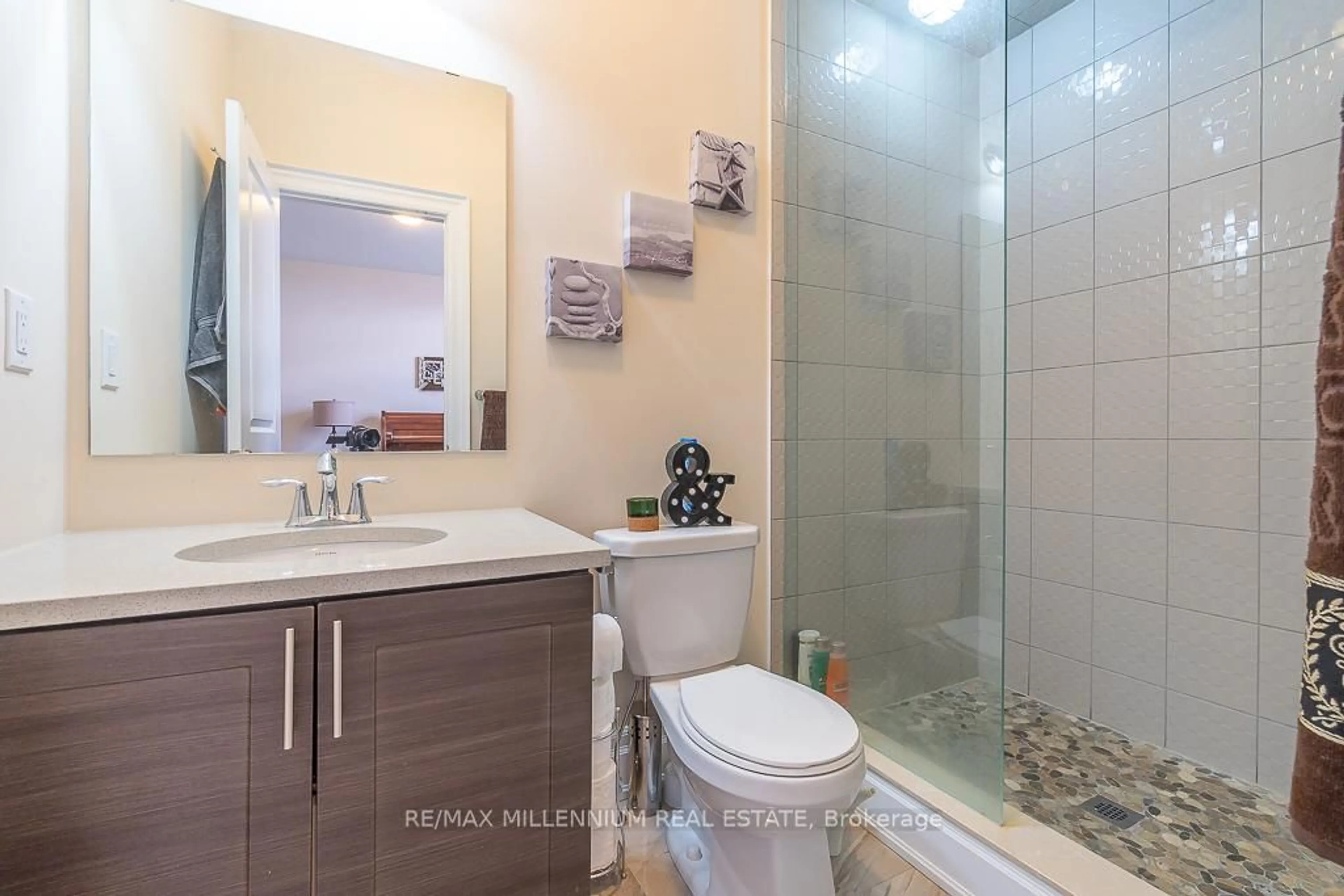 Contemporary bathroom, ceramic/tile floor for 52 Gordon Randle Dr, Brampton Ontario L6P 4H8