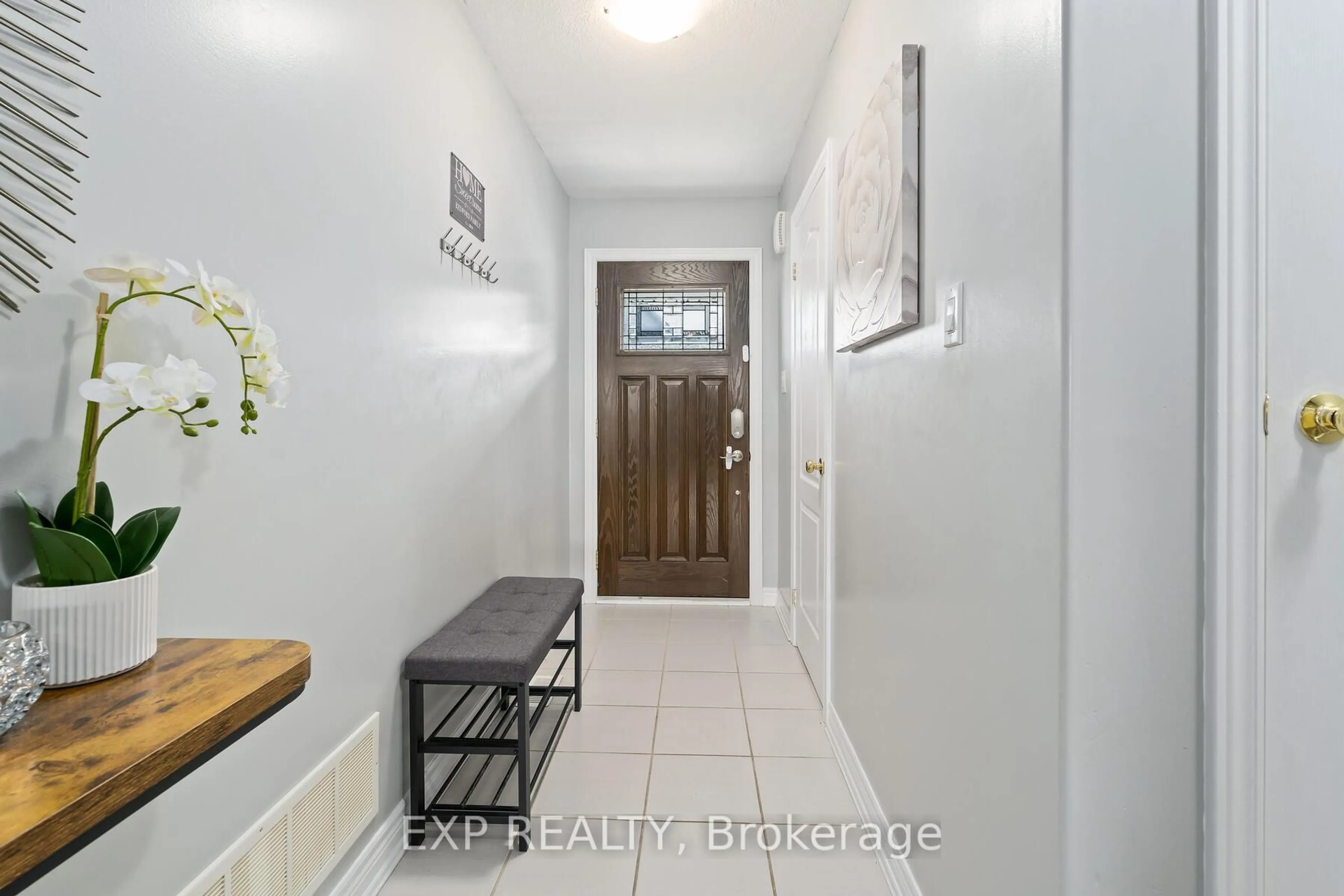 Indoor entryway for 124 Parkinson Cres #67, Orangeville Ontario L9W 6R7
