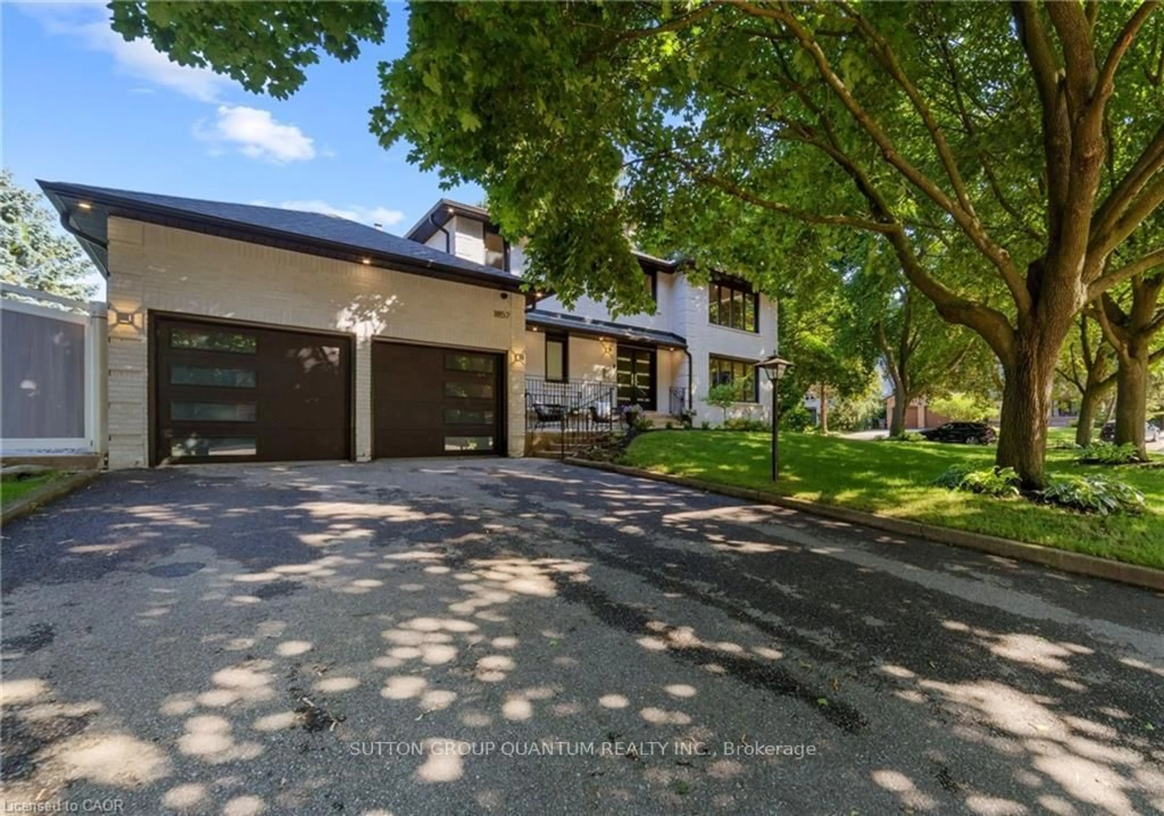 A pic from outside/outdoor area/front of a property/back of a property/a pic from drone, street for 1857 Friar Tuck Crt, Mississauga Ontario L5K 2L4