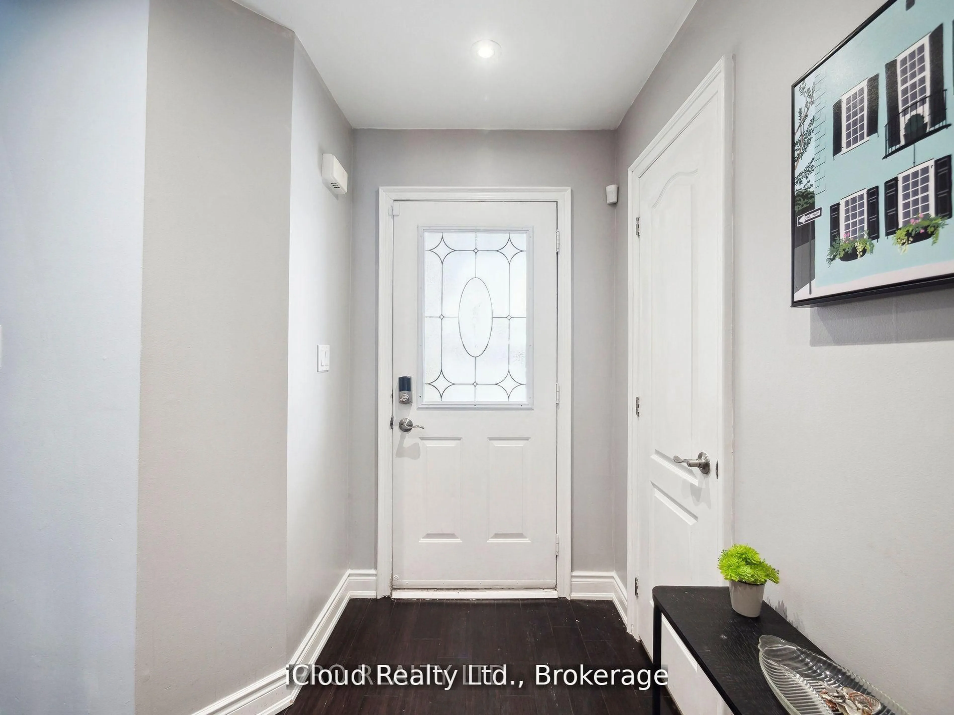 Indoor entryway for 424 Jay Cres, Orangeville Ontario L9W 4Z2