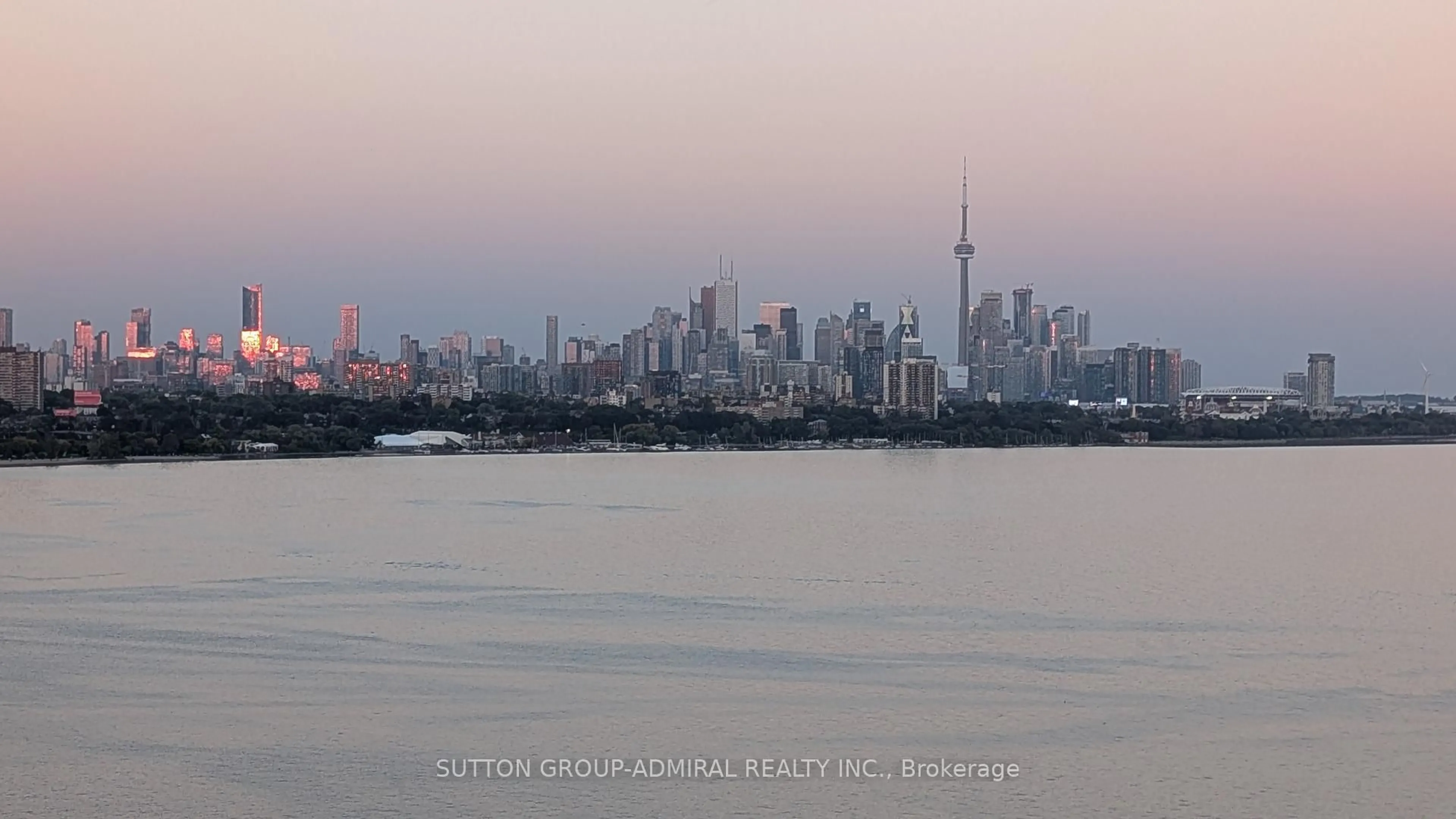 Blurry image for 39 Annie Craig Dr #PH12, Toronto Ontario M8N 0H1