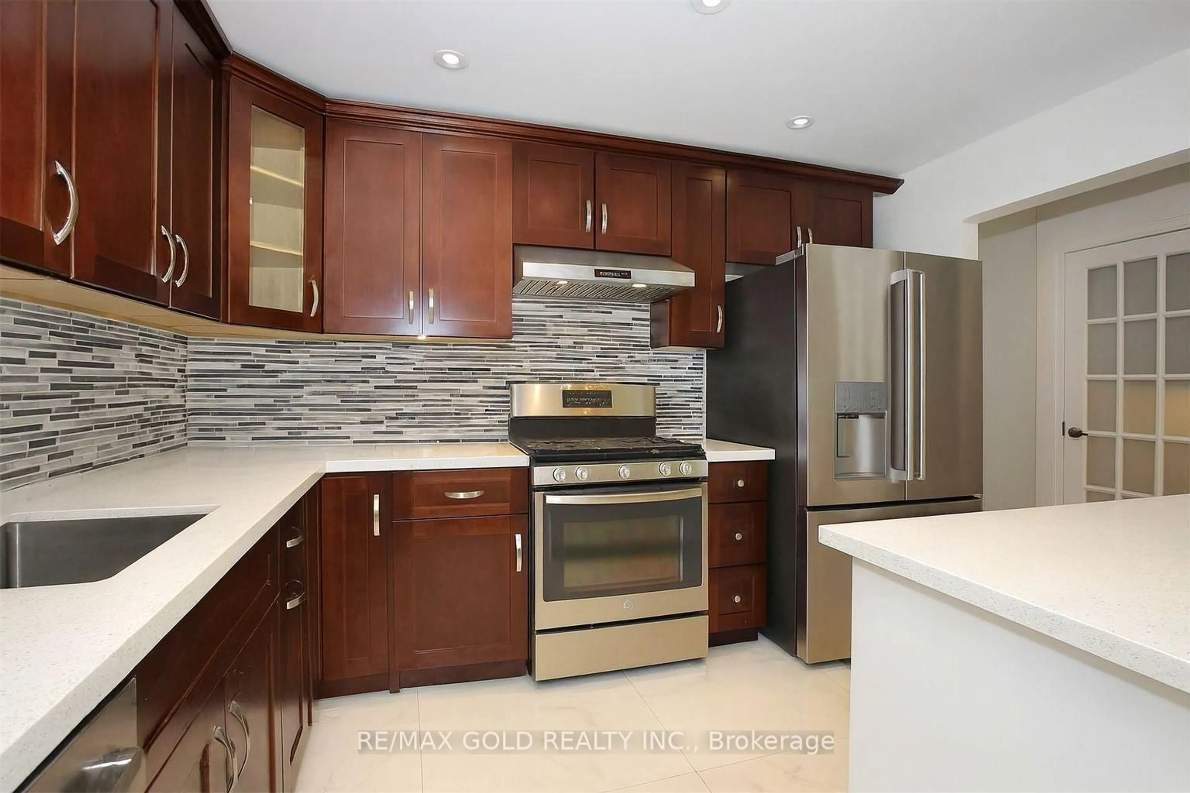 Unknown for 2 Hetherington Pl, Brampton Ontario L6S 5M6