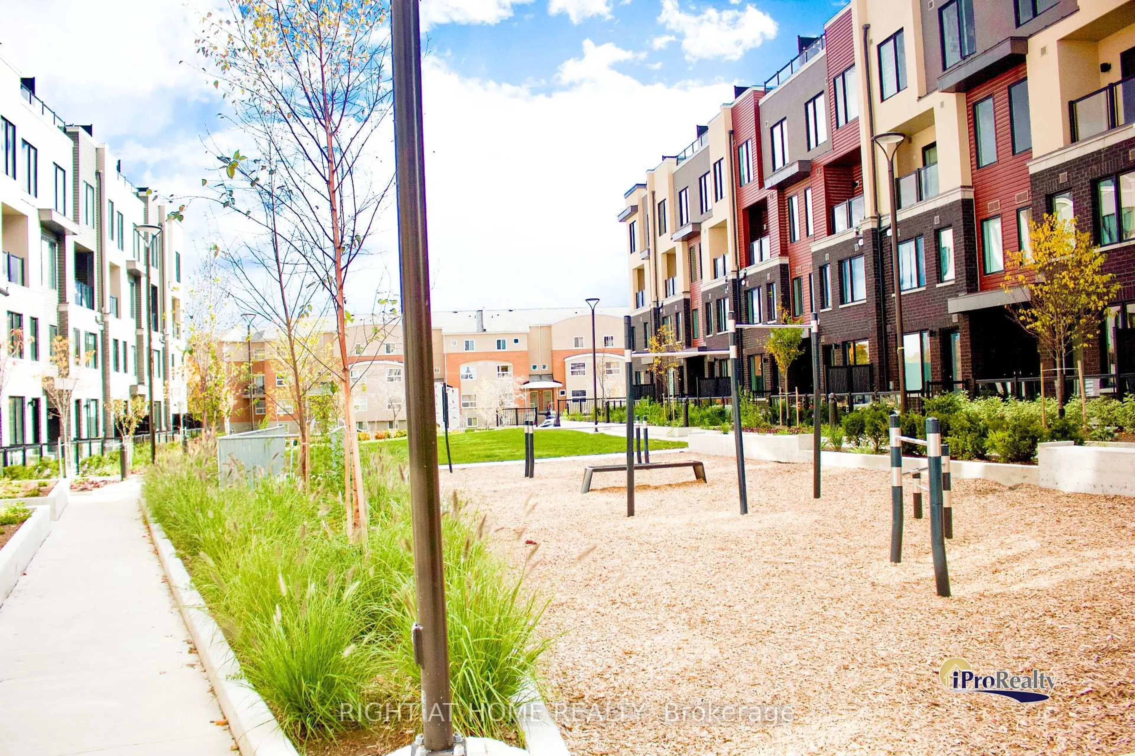 Patio, street for 3550 Colonial Dr #30, Mississauga Ontario L5L 0C1