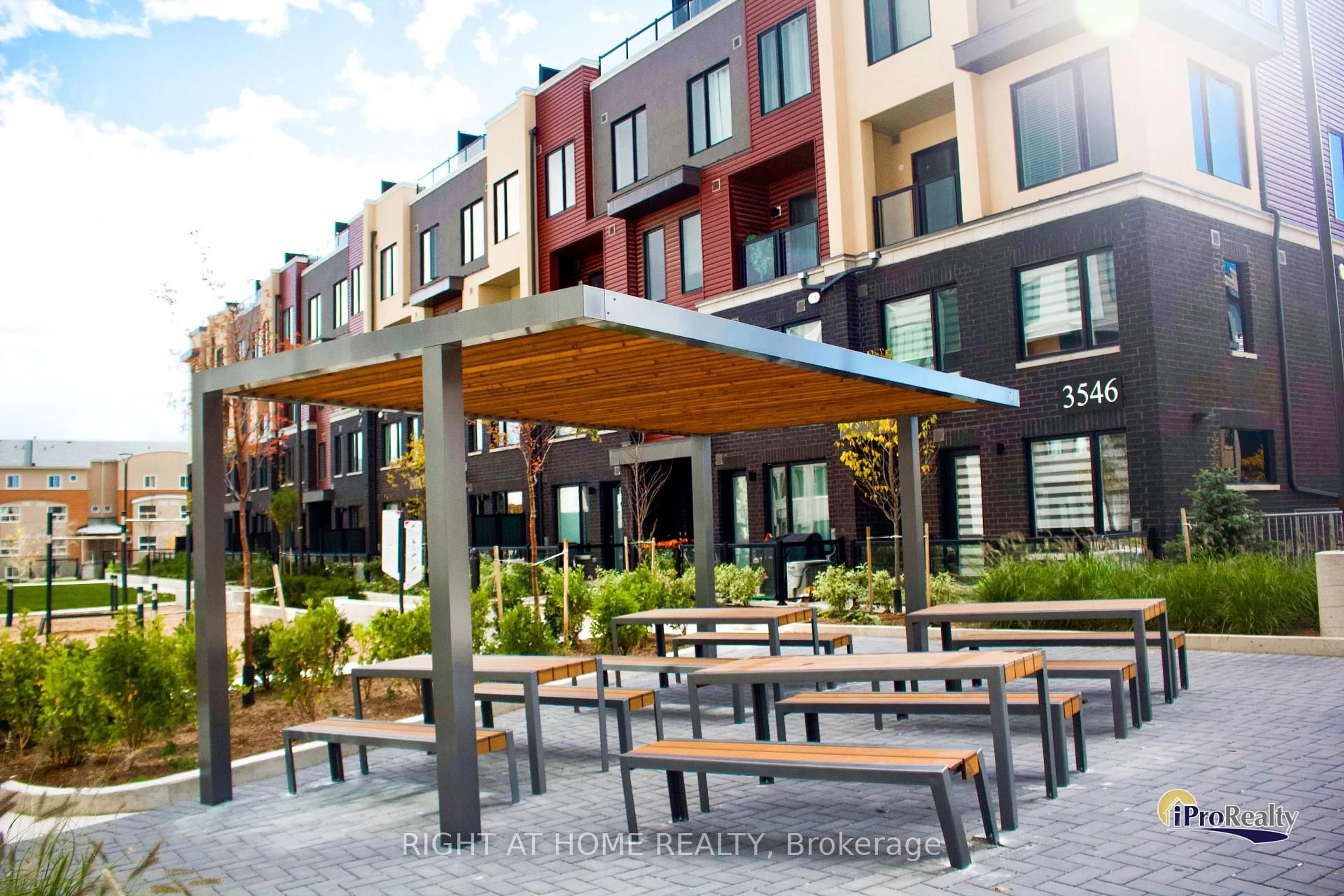 Patio, street for 3550 Colonial Dr #30, Mississauga Ontario L5L 0C1