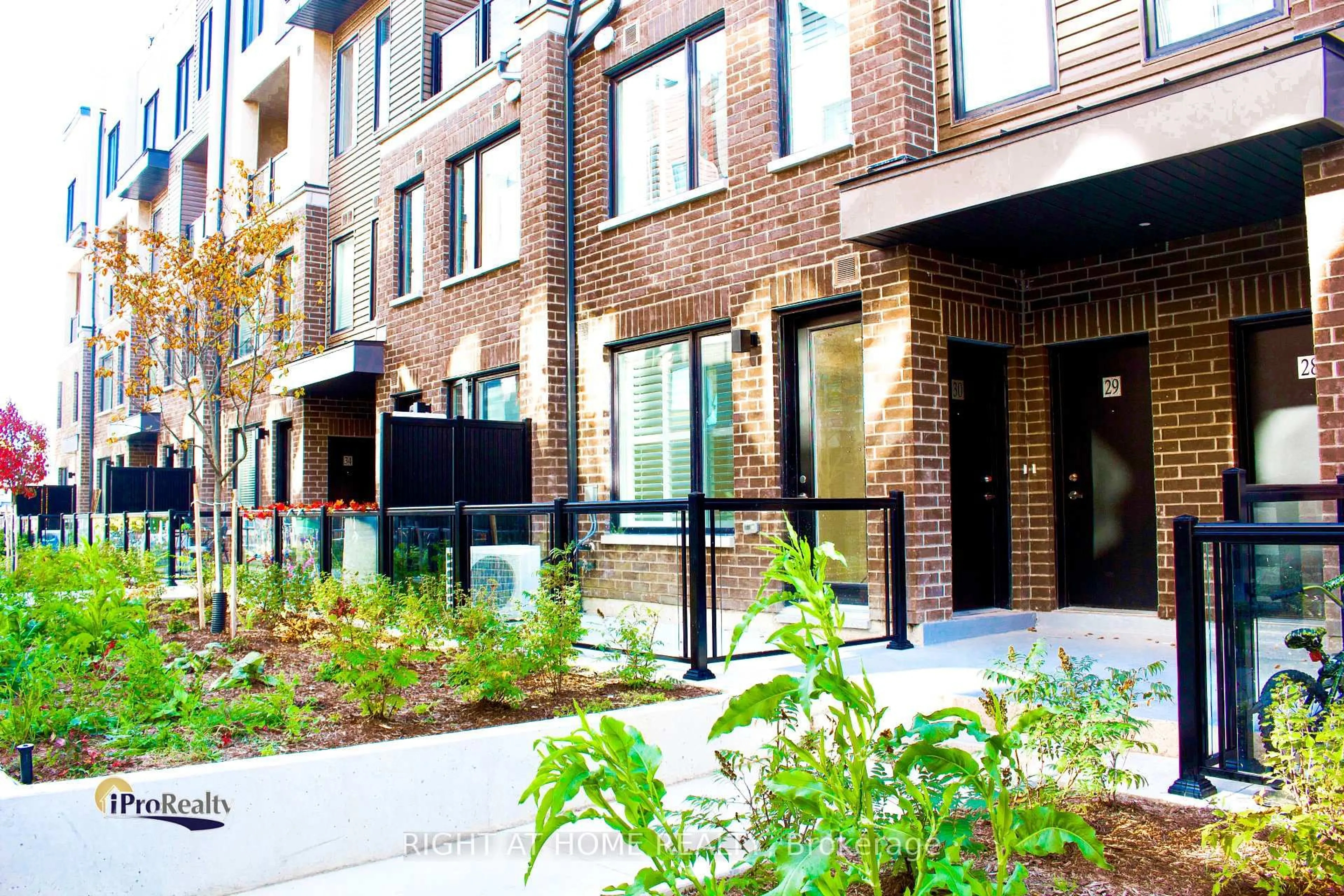 Patio, street for 3550 Colonial Dr #30, Mississauga Ontario L5L 0C1
