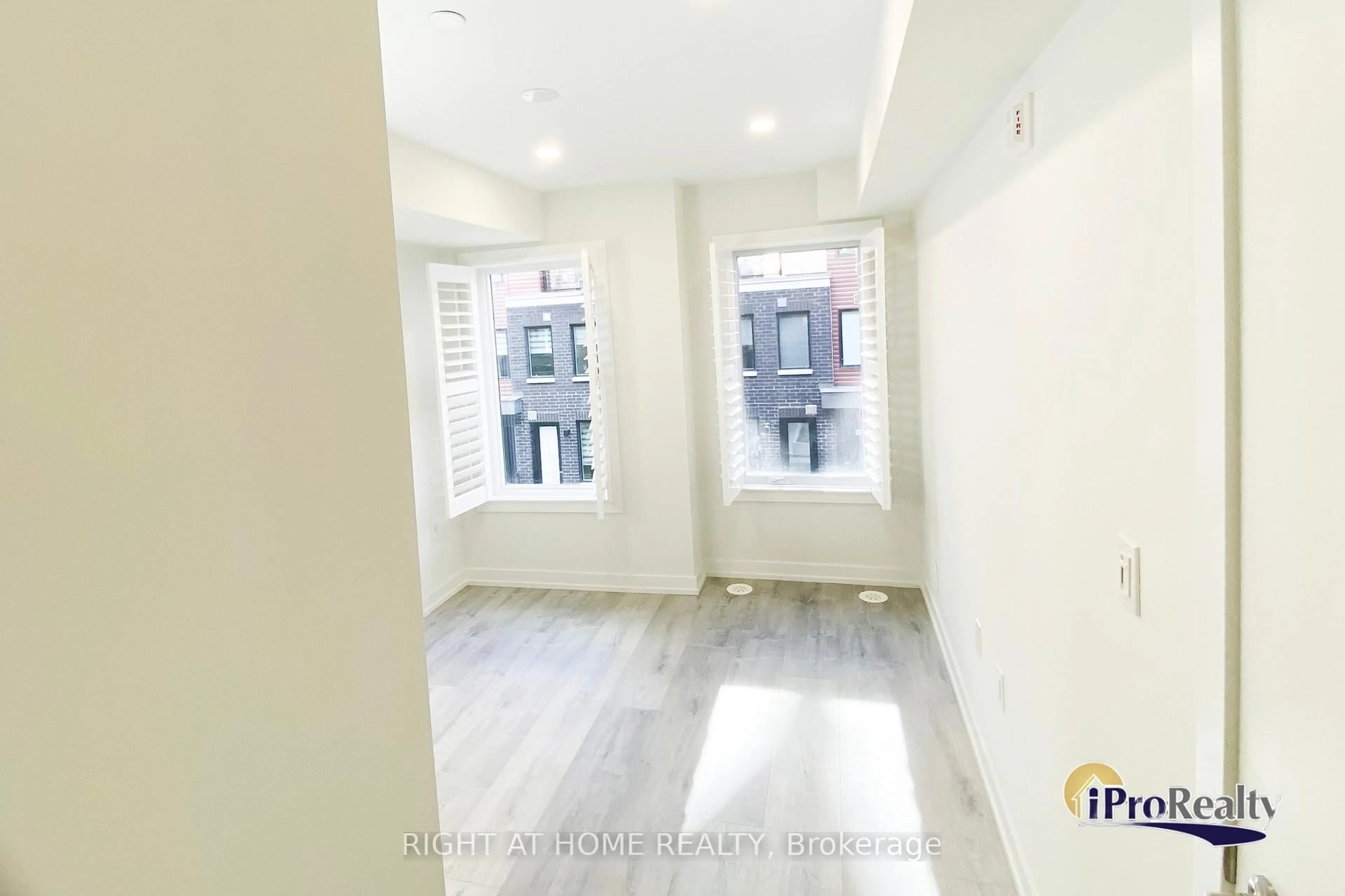 A pic of a room for 3550 Colonial Dr #30, Mississauga Ontario L5L 0C1