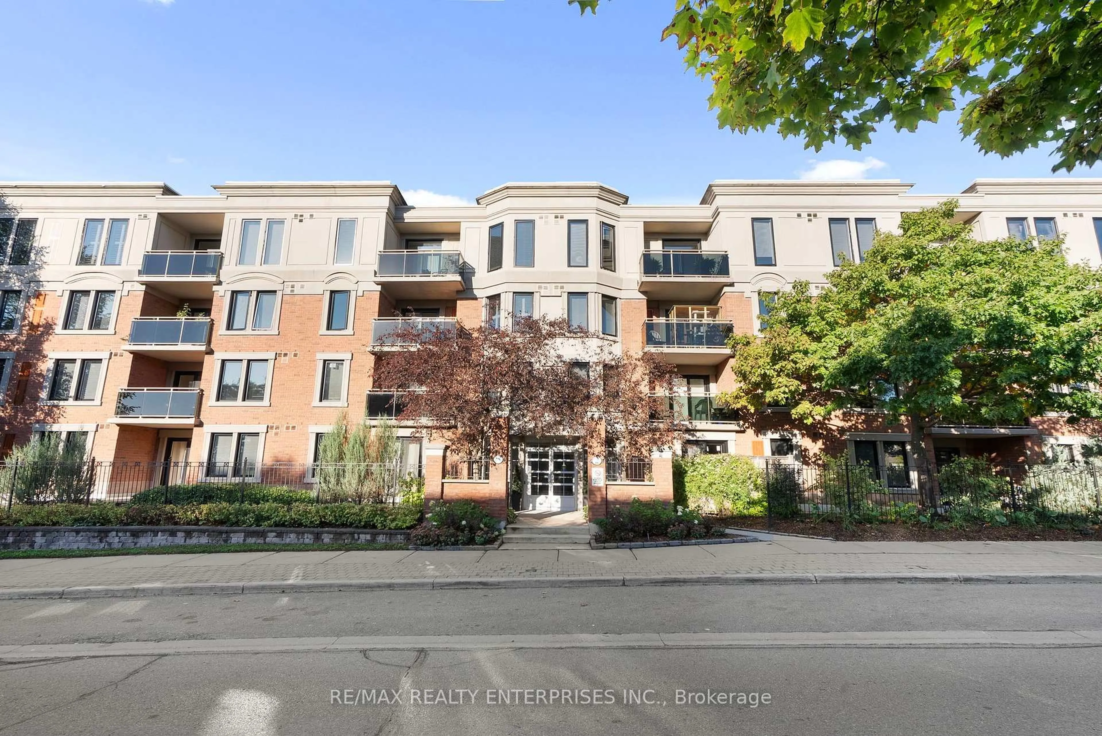 A pic from outside/outdoor area/front of a property/back of a property/a pic from drone, unknown for 2300 Parkhaven Blvd #303, Oakville Ontario L6H 6V9