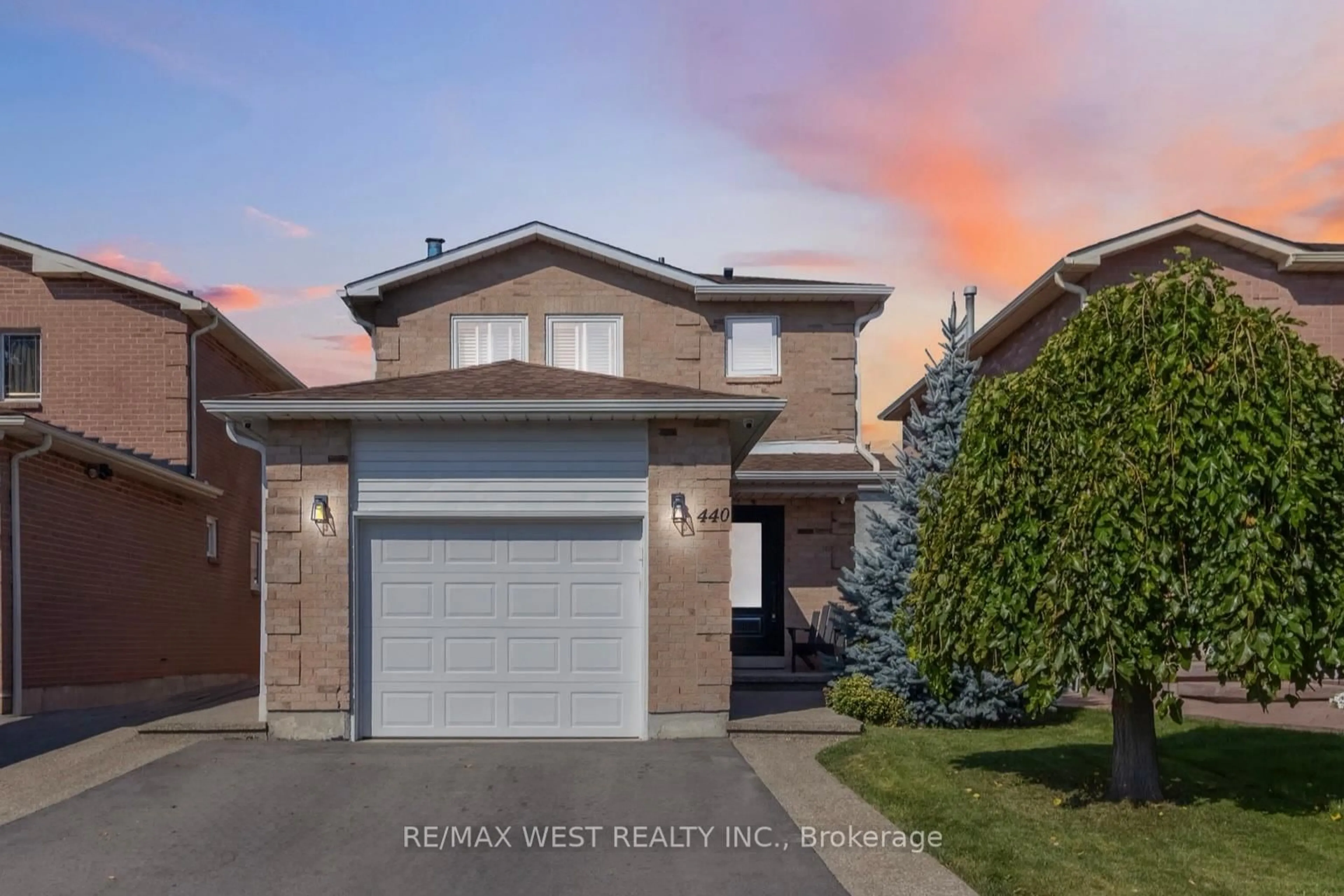 Unknown for 440 BLUESKY Cres, Mississauga Ontario L5R 2R9