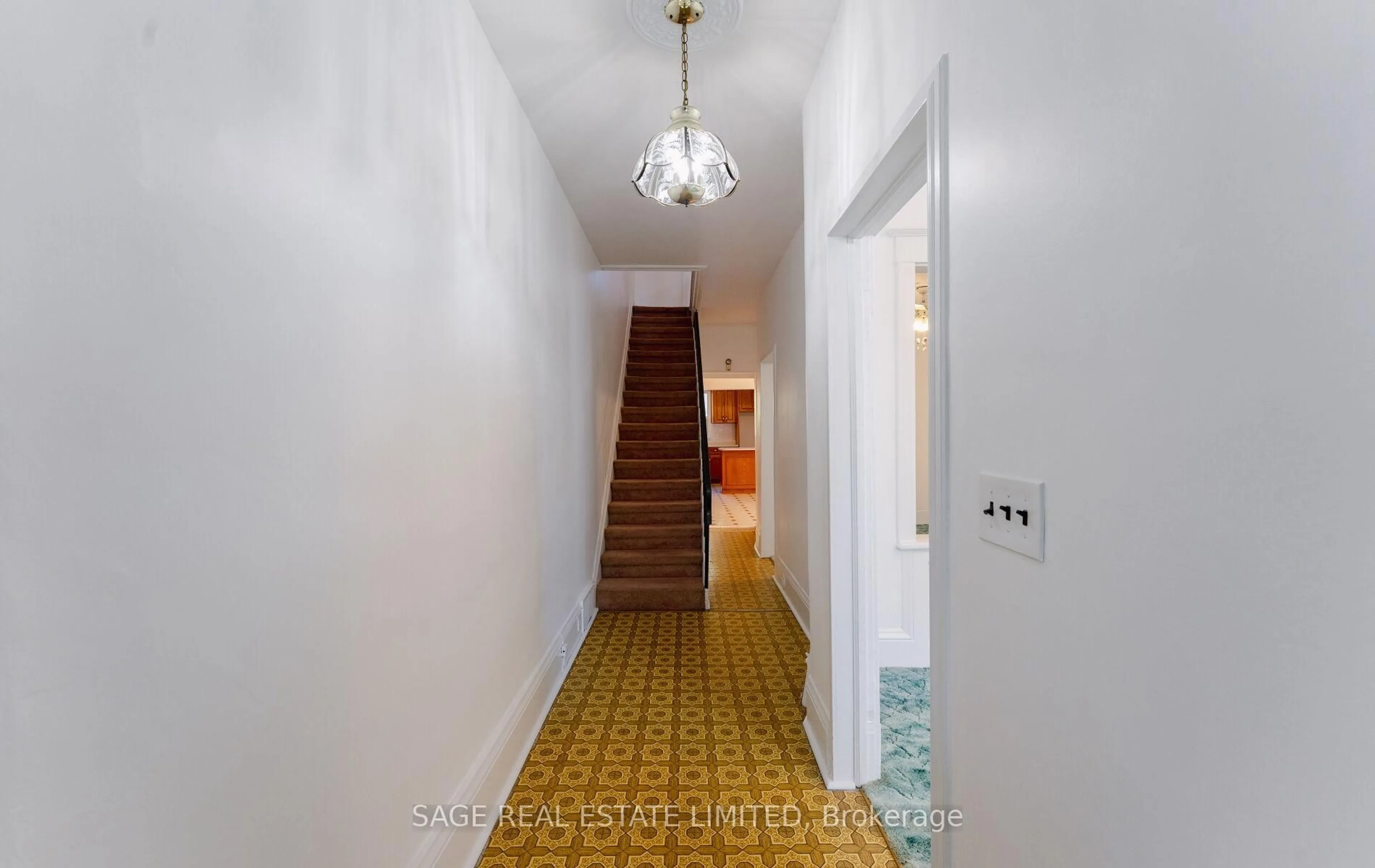 Indoor foyer for 164 Symington Ave, Toronto Ontario M6P 3W6