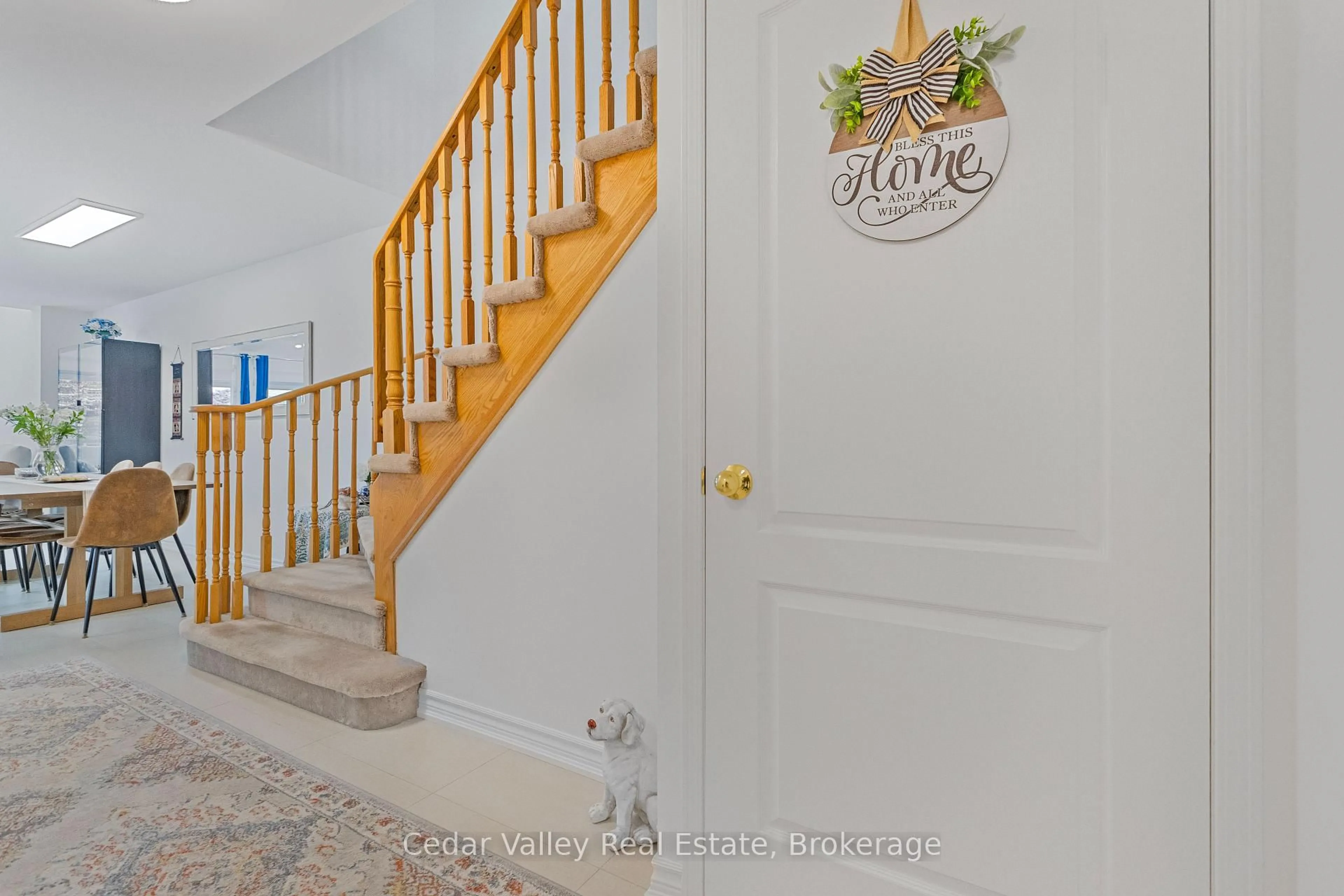 Indoor foyer for 3273 Carabella Way, Mississauga Ontario L5M 6T4