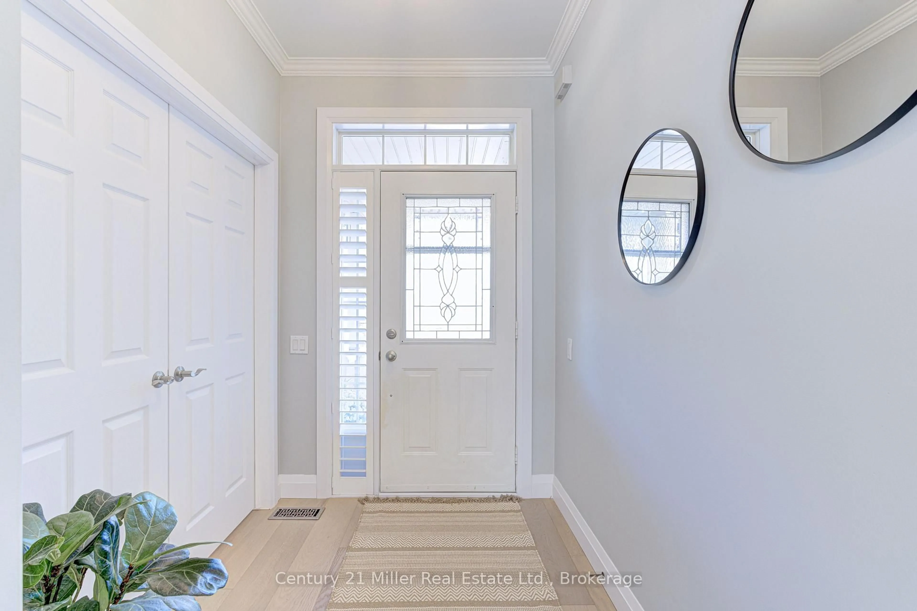 Indoor entryway for 2243 Turnberry Rd #79, Burlington Ontario L7M 4Y5