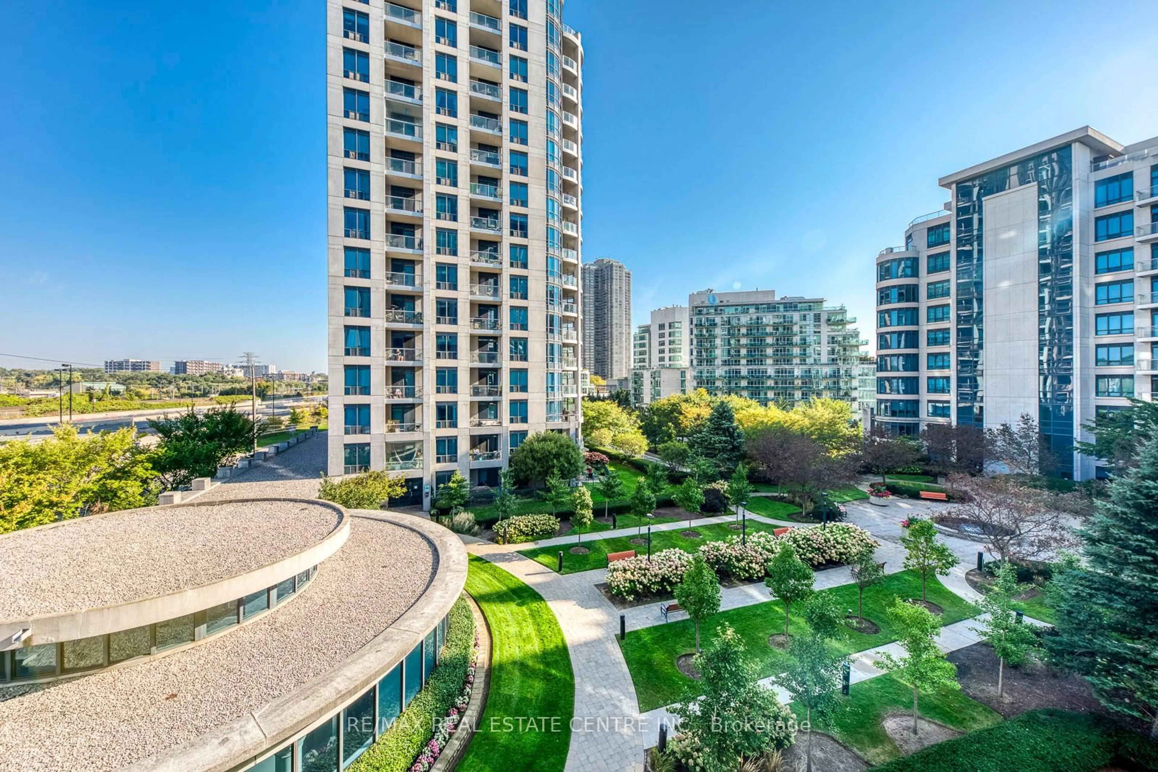 A pic from outside/outdoor area/front of a property/back of a property/a pic from drone, city buildings view from balcony for 2087 Lake Shore Blvd #401, Toronto Ontario M8V 4G3