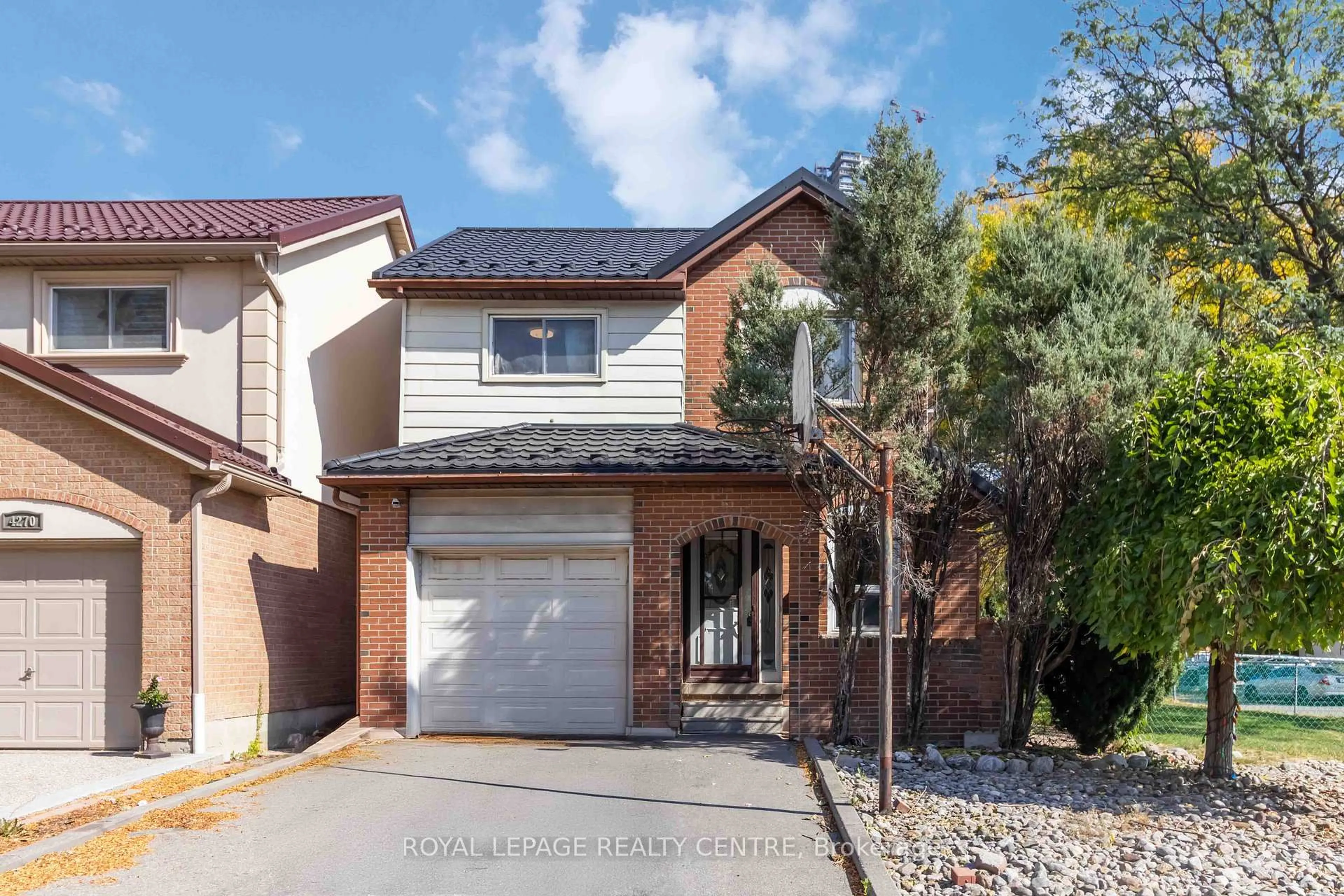 Home with brick exterior material, street for 4272 Tea Garden Circ, Mississauga Ontario L5B 2W8