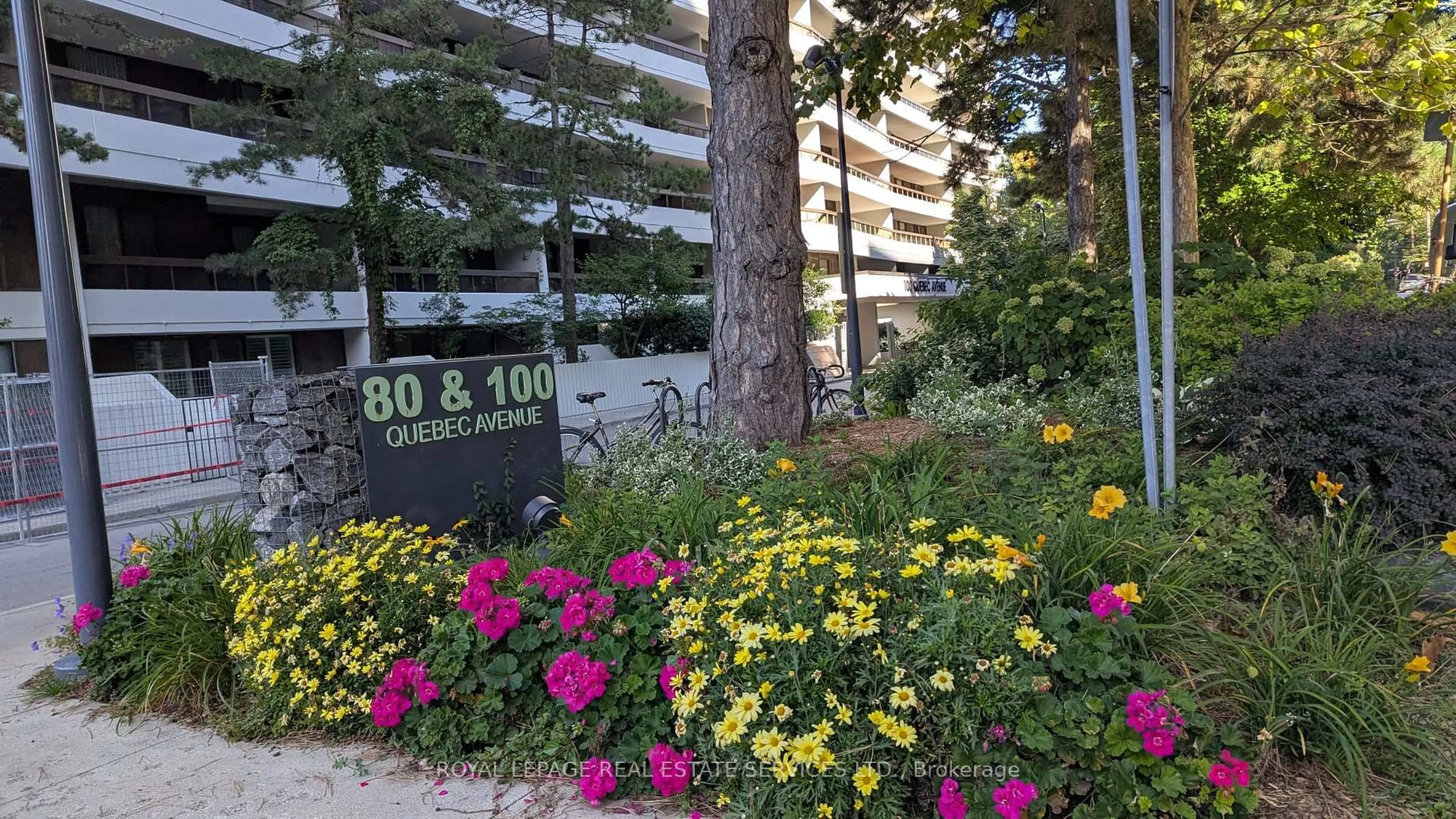 Unknown for 100 Quebec Ave #804, Toronto Ontario M6P 4B8