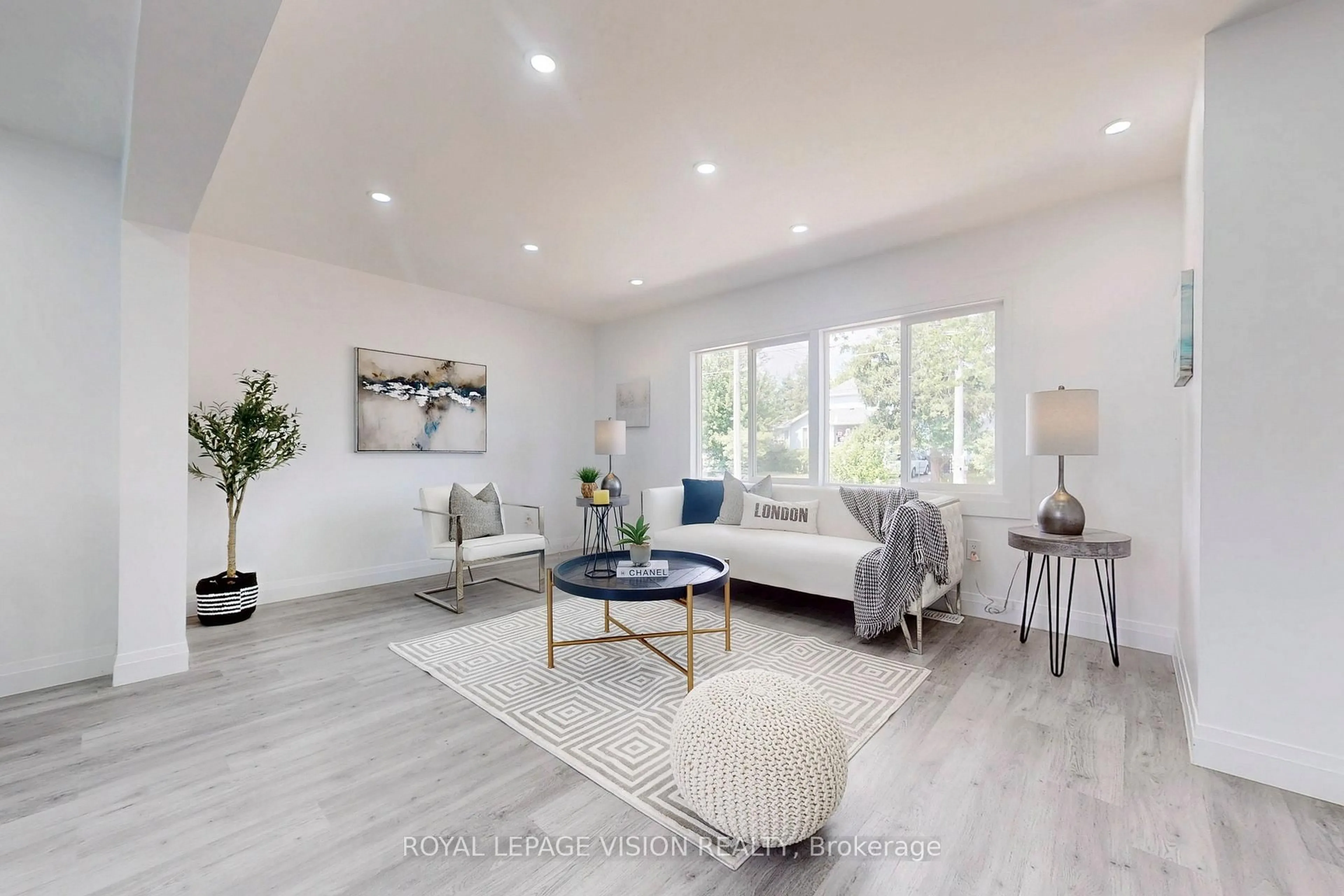 Living room with furniture, wood/laminate floor for 406 Marf Ave, Mississauga Ontario L5G 1T3