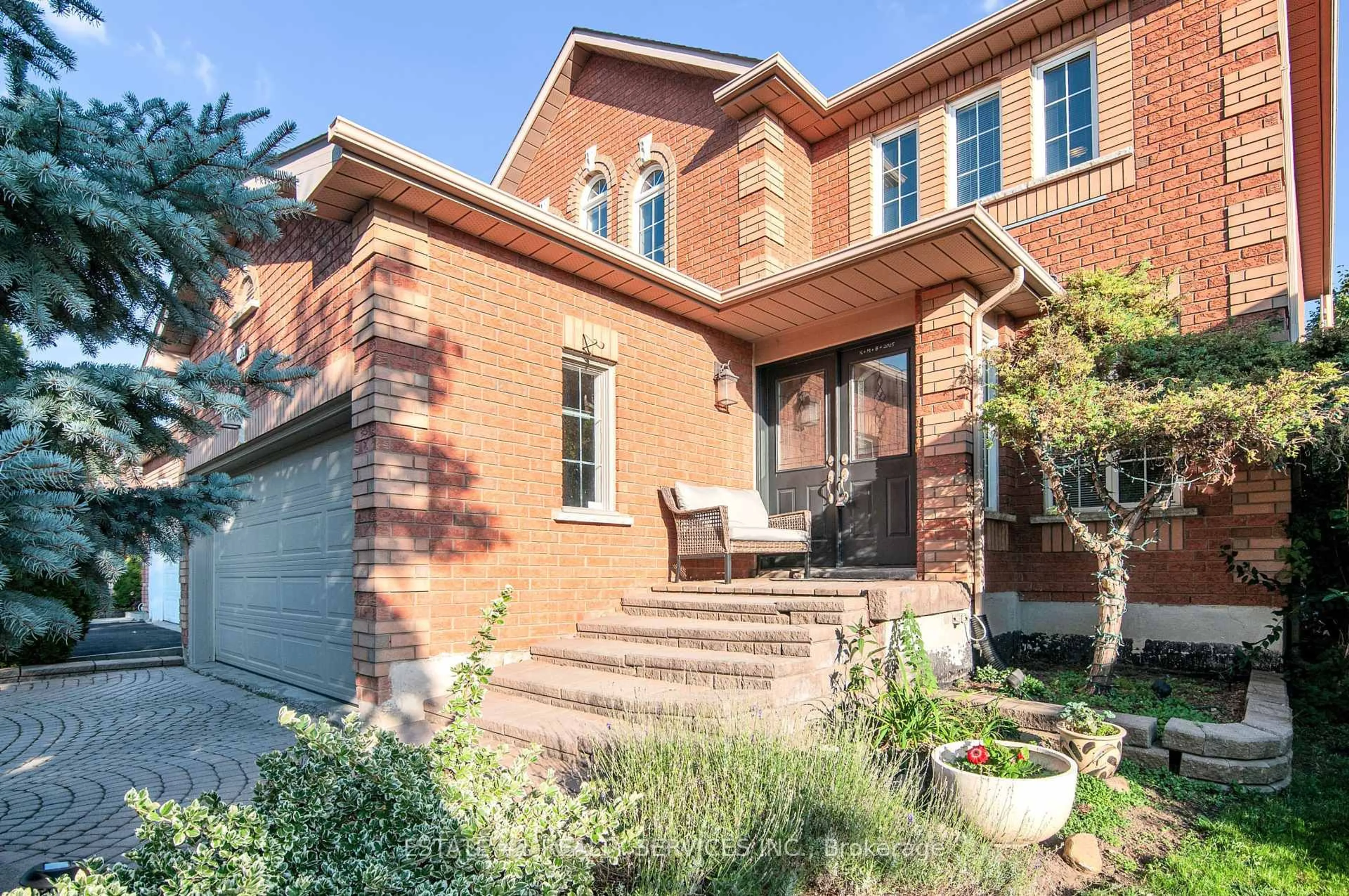 Home with brick exterior material, street for 102 Cresthaven Rd, Brampton Ontario L7A 1J4