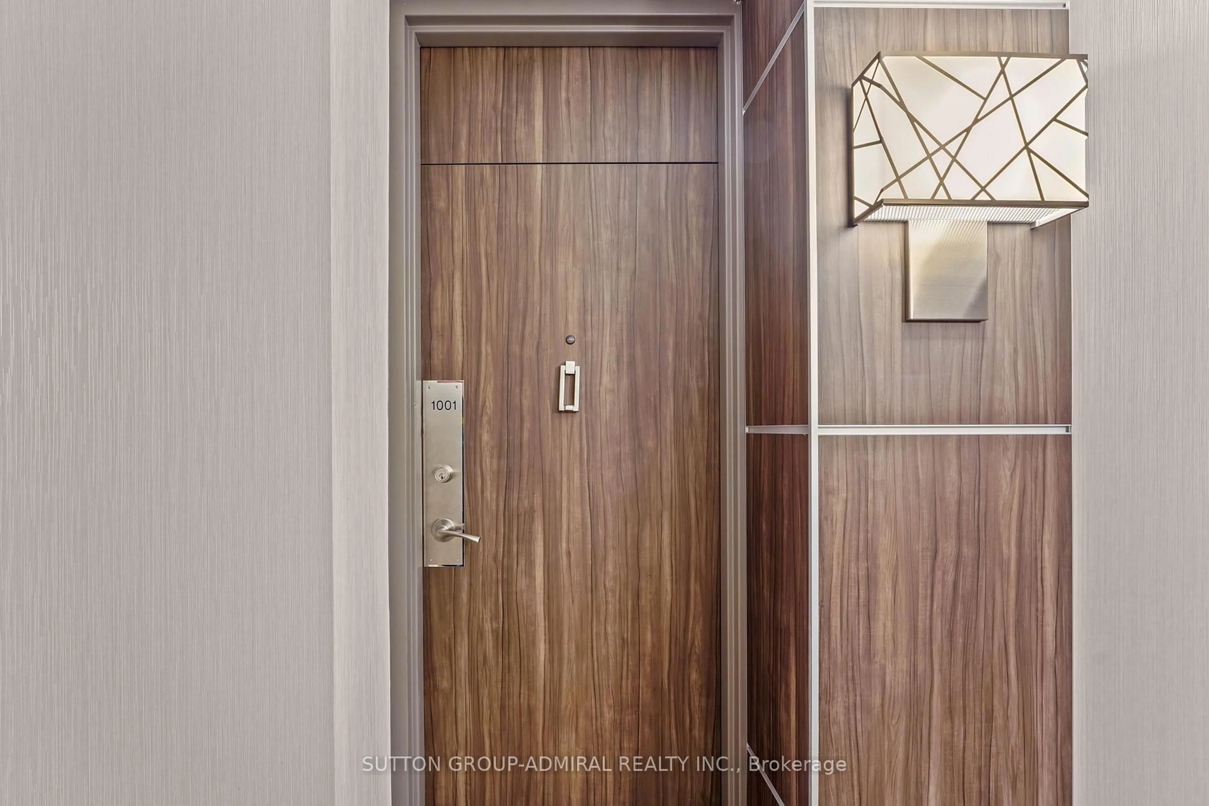 Indoor entryway for 270 Scarlett Rd #1001, Toronto Ontario M6N 4X7