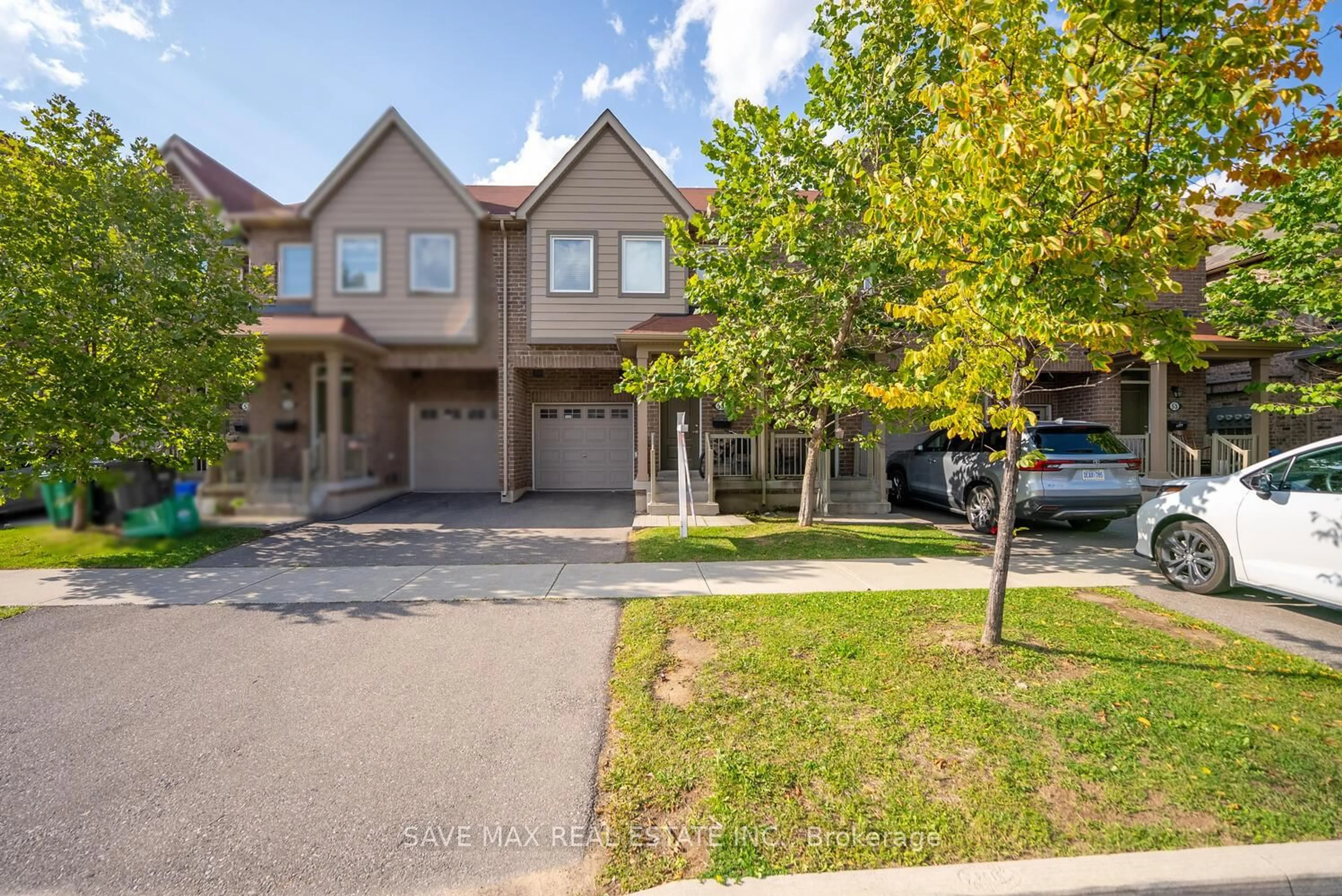 A pic from outside/outdoor area/front of a property/back of a property/a pic from drone, street for 50 Edinburgh Dr #55, Brampton Ontario L6Y 1N9