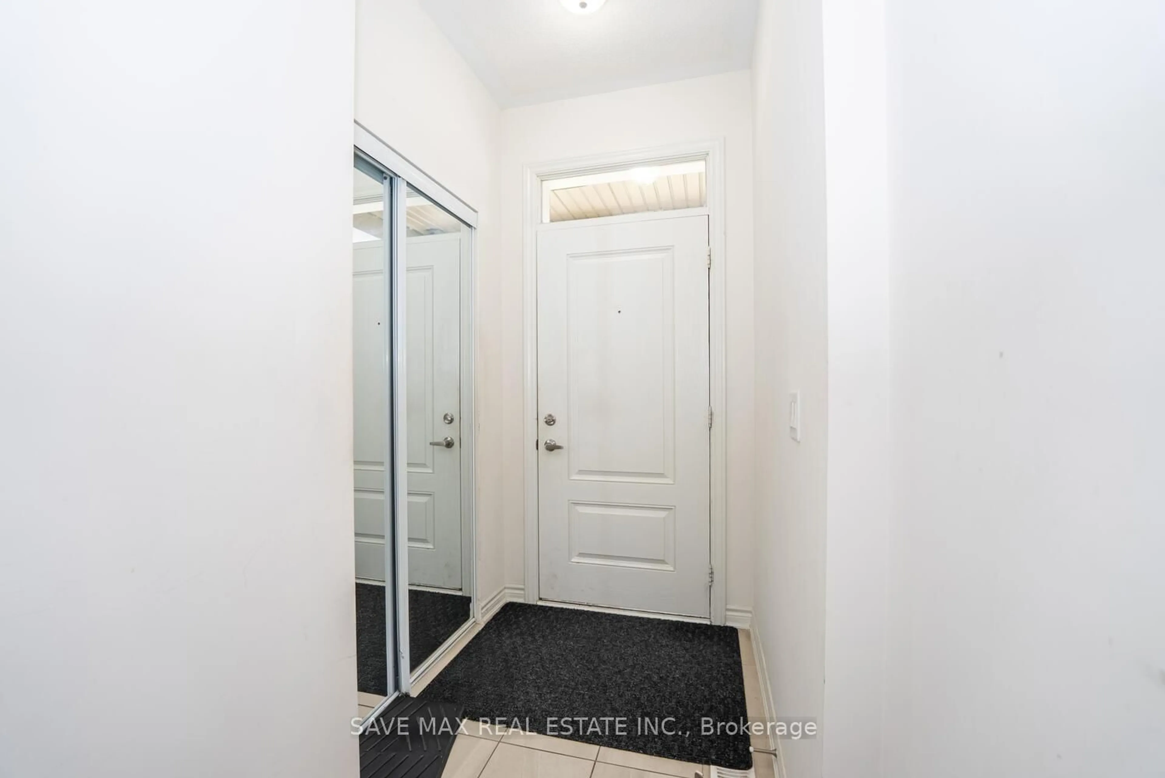 Indoor entryway for 50 Edinburgh Dr #55, Brampton Ontario L6Y 1N9