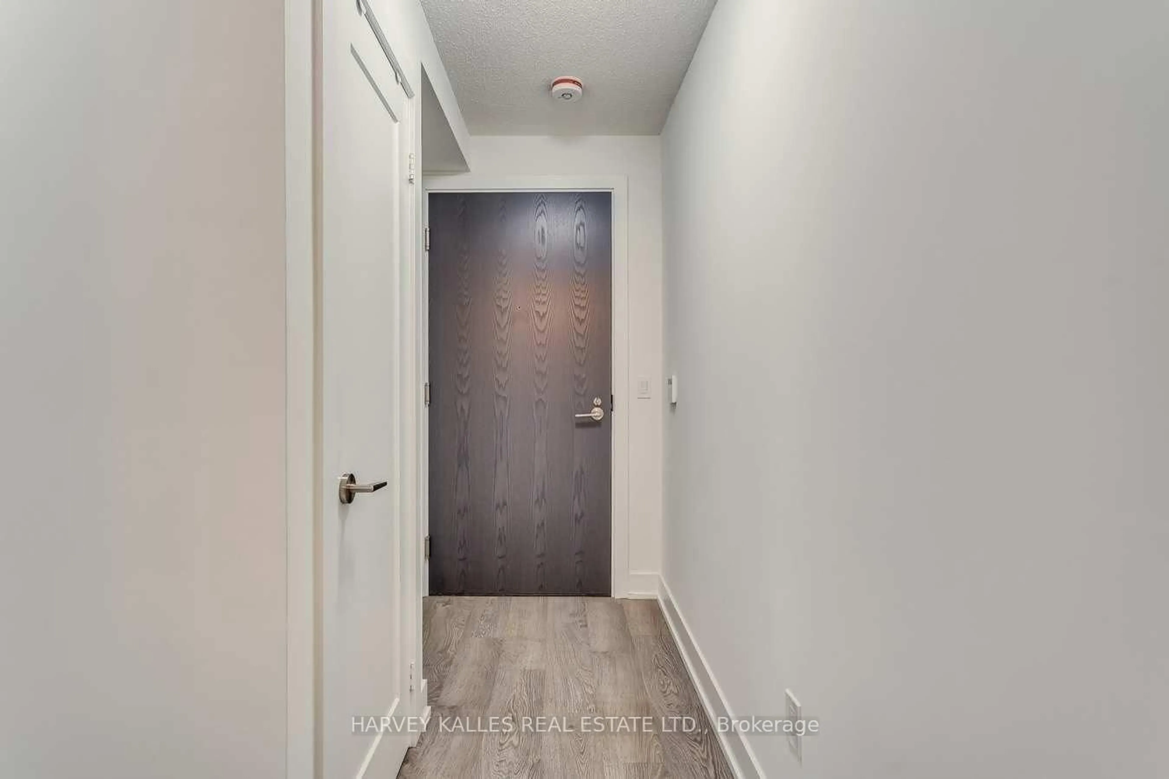 Indoor entryway for 7 Mabelle Ave #1206, Toronto Ontario M9A 4X7