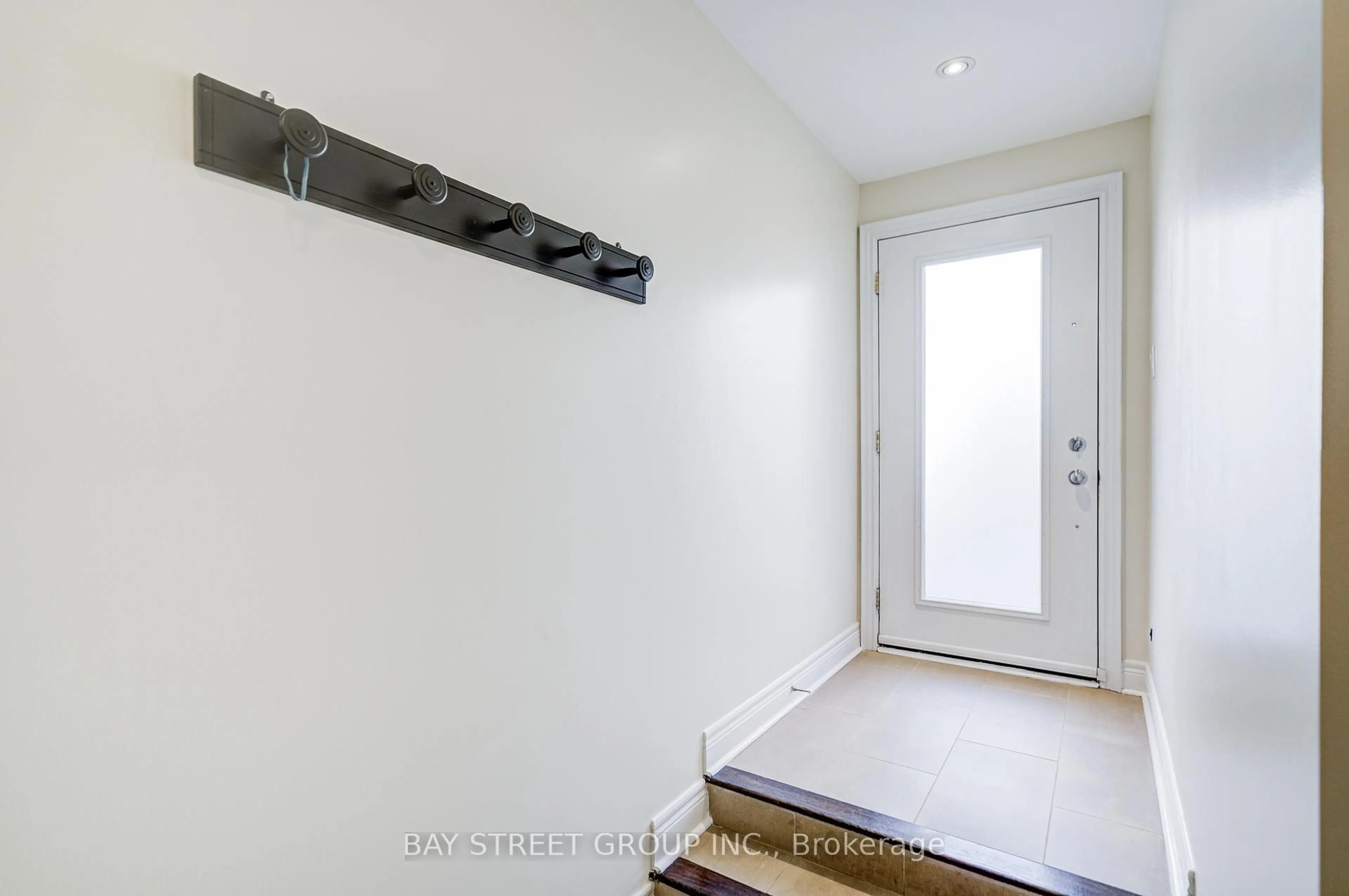 Indoor entryway for 51 Lobo Mews, Toronto Ontario M8Z 0B2