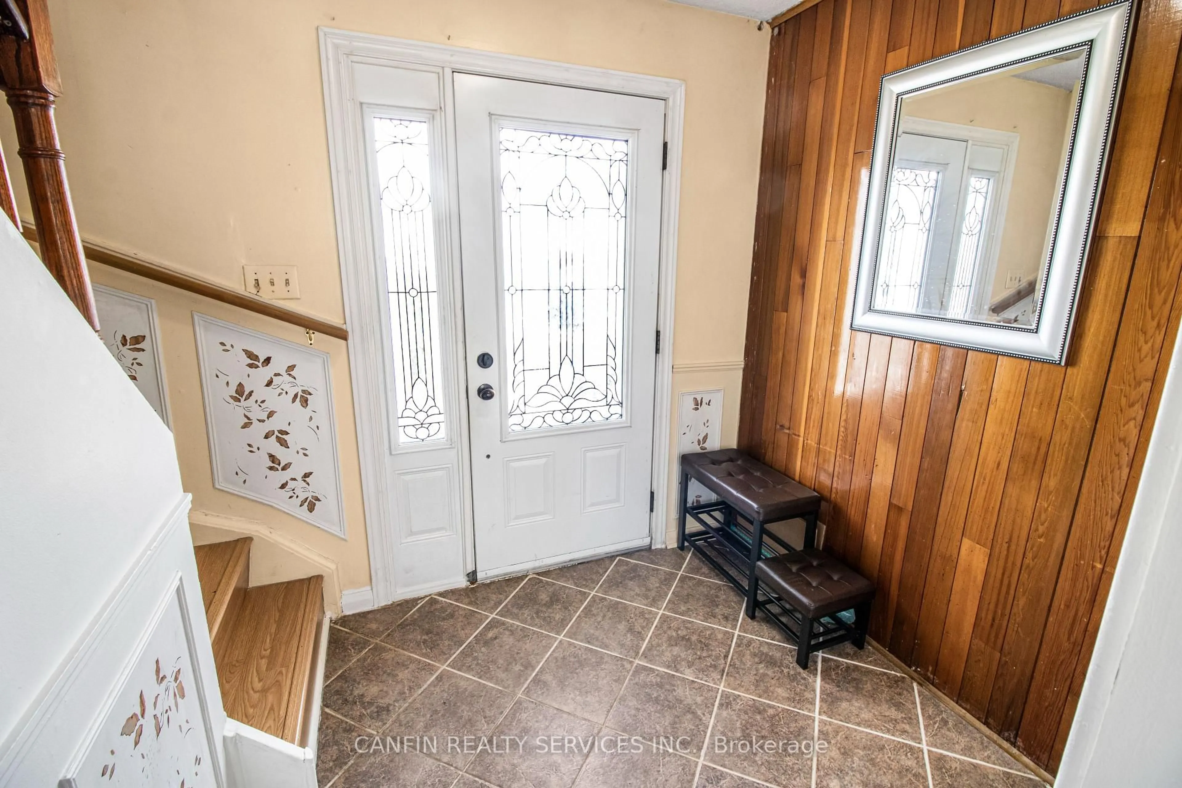 Indoor entryway for 95 Huntingwood Cres, Brampton Ontario L6S 1S5