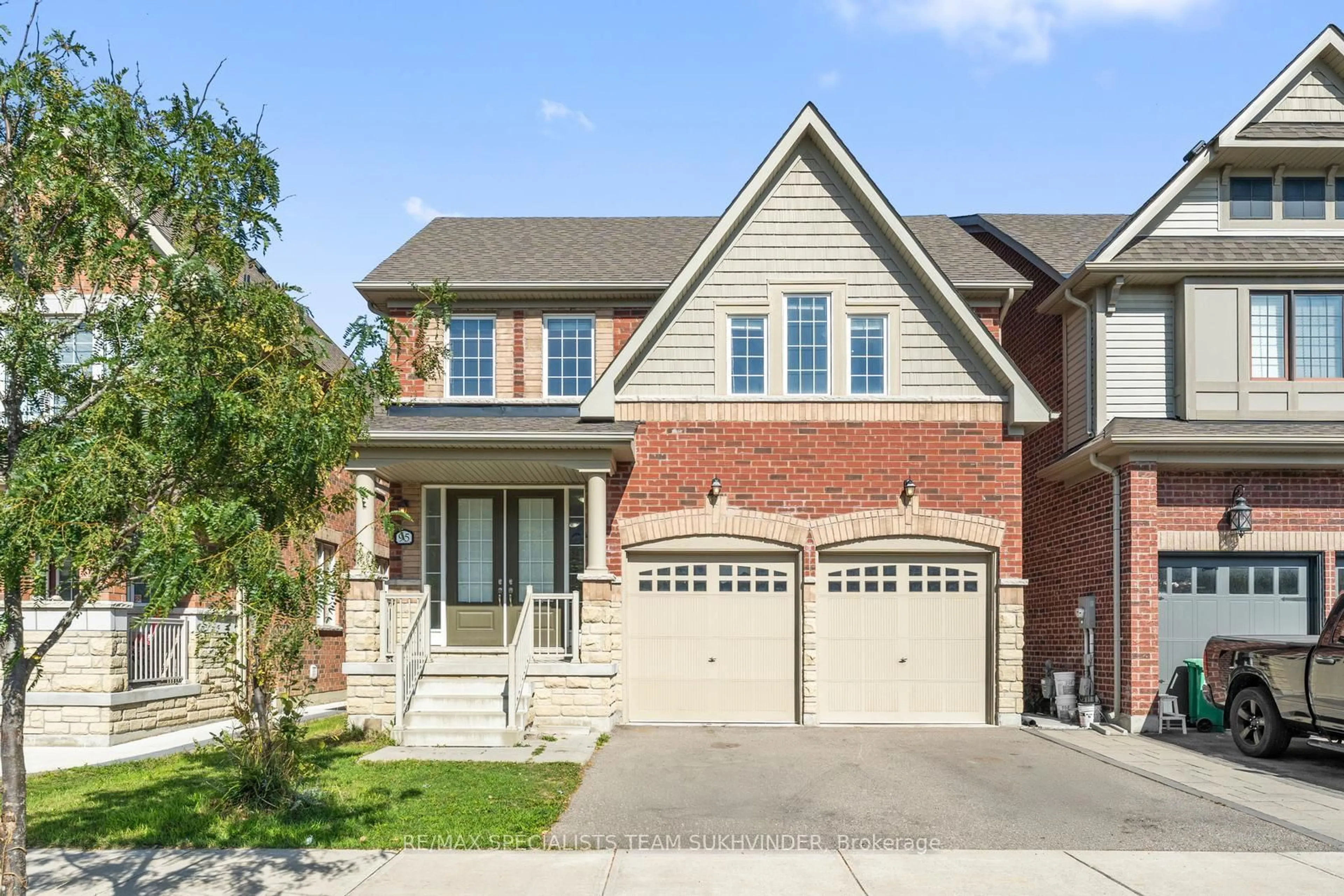 Home with brick exterior material, street for 95 Bonnieglen Farm Blvd, Caledon Ontario L7C 2J3
