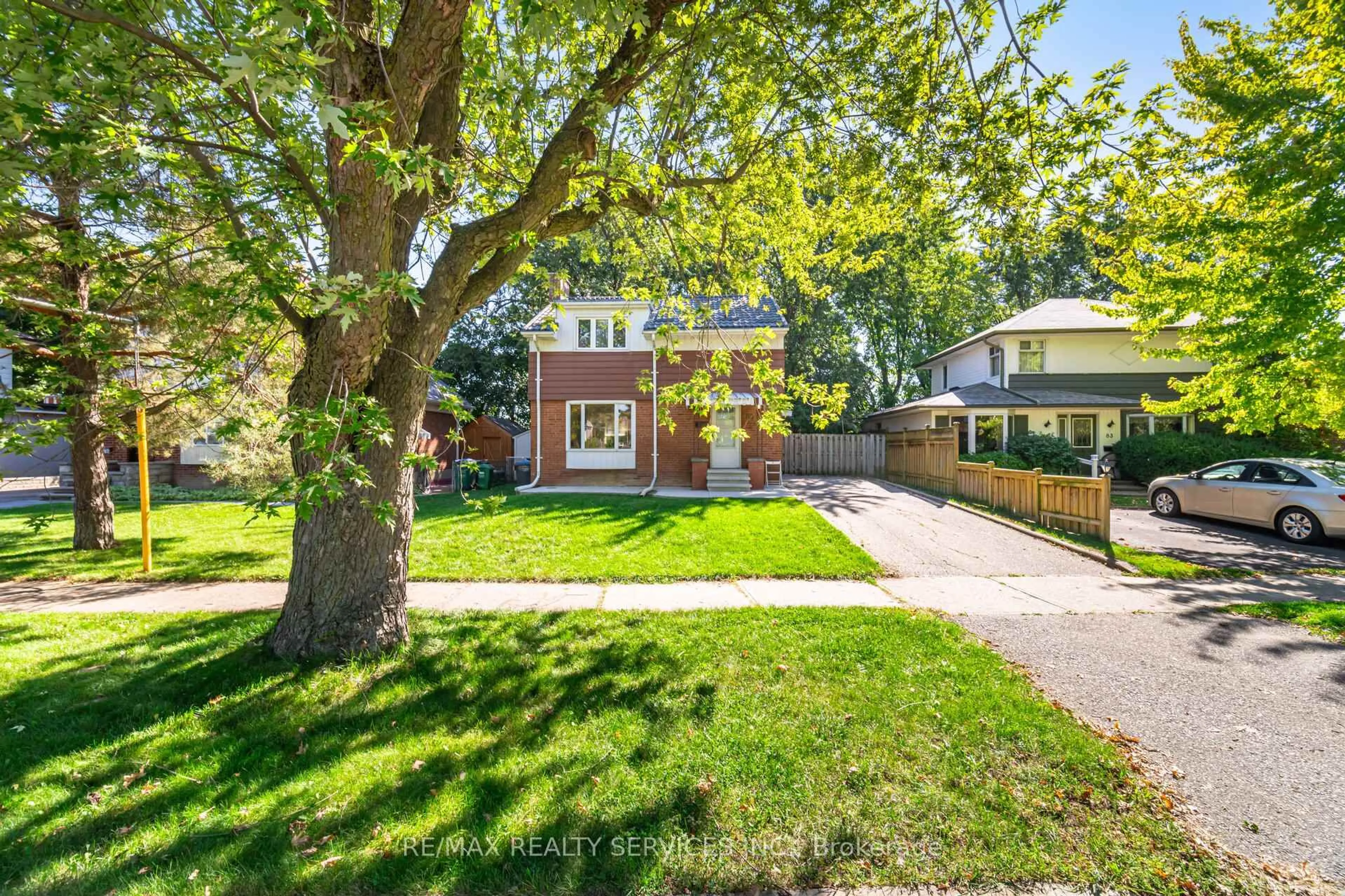A pic from outside/outdoor area/front of a property/back of a property/a pic from drone, street for 85 Eldomar Ave, Brampton Ontario L6W 1P9