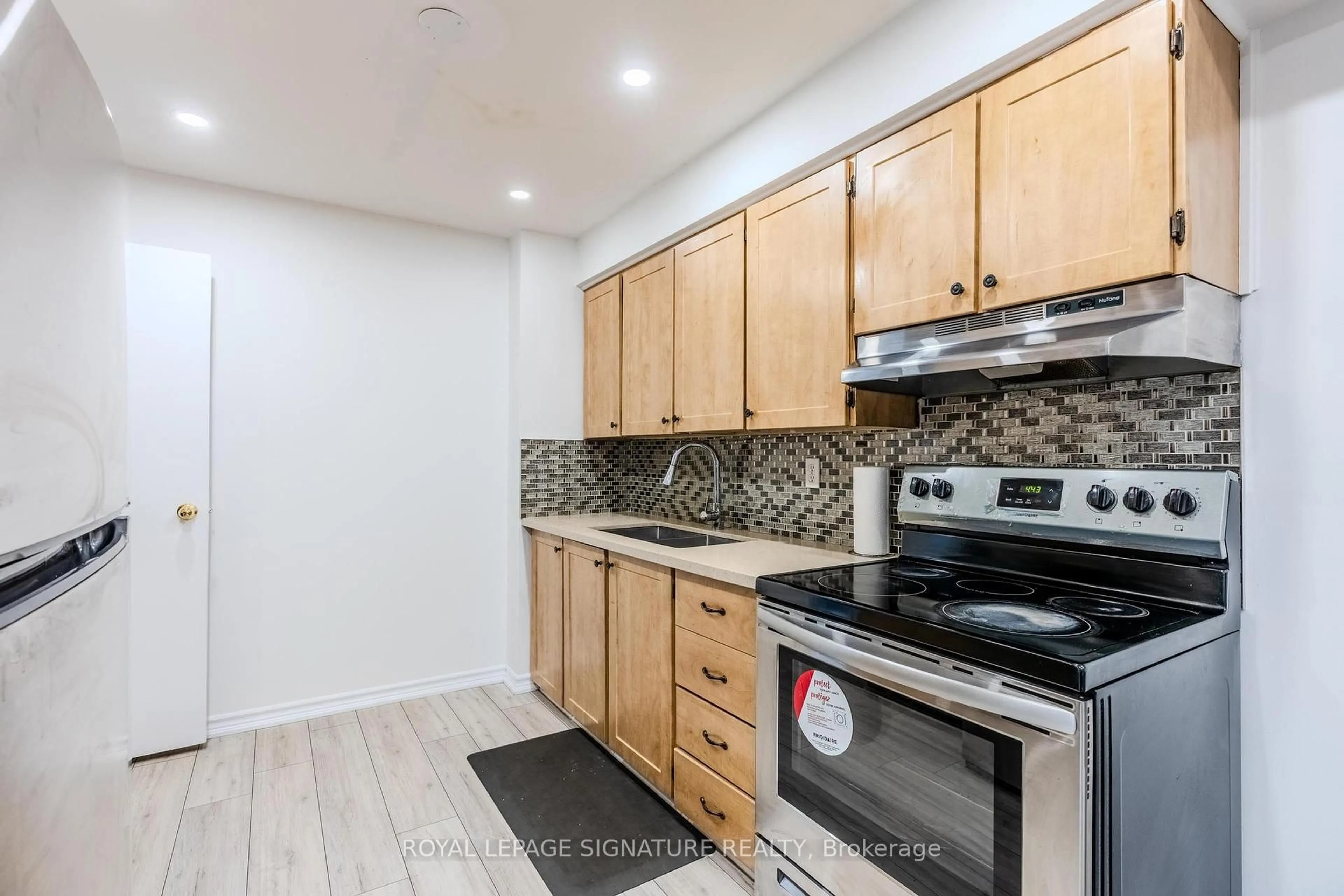 Standard kitchen, unknown for 2170 Bromsgrove Rd #84, Mississauga Ontario L5J 4J2