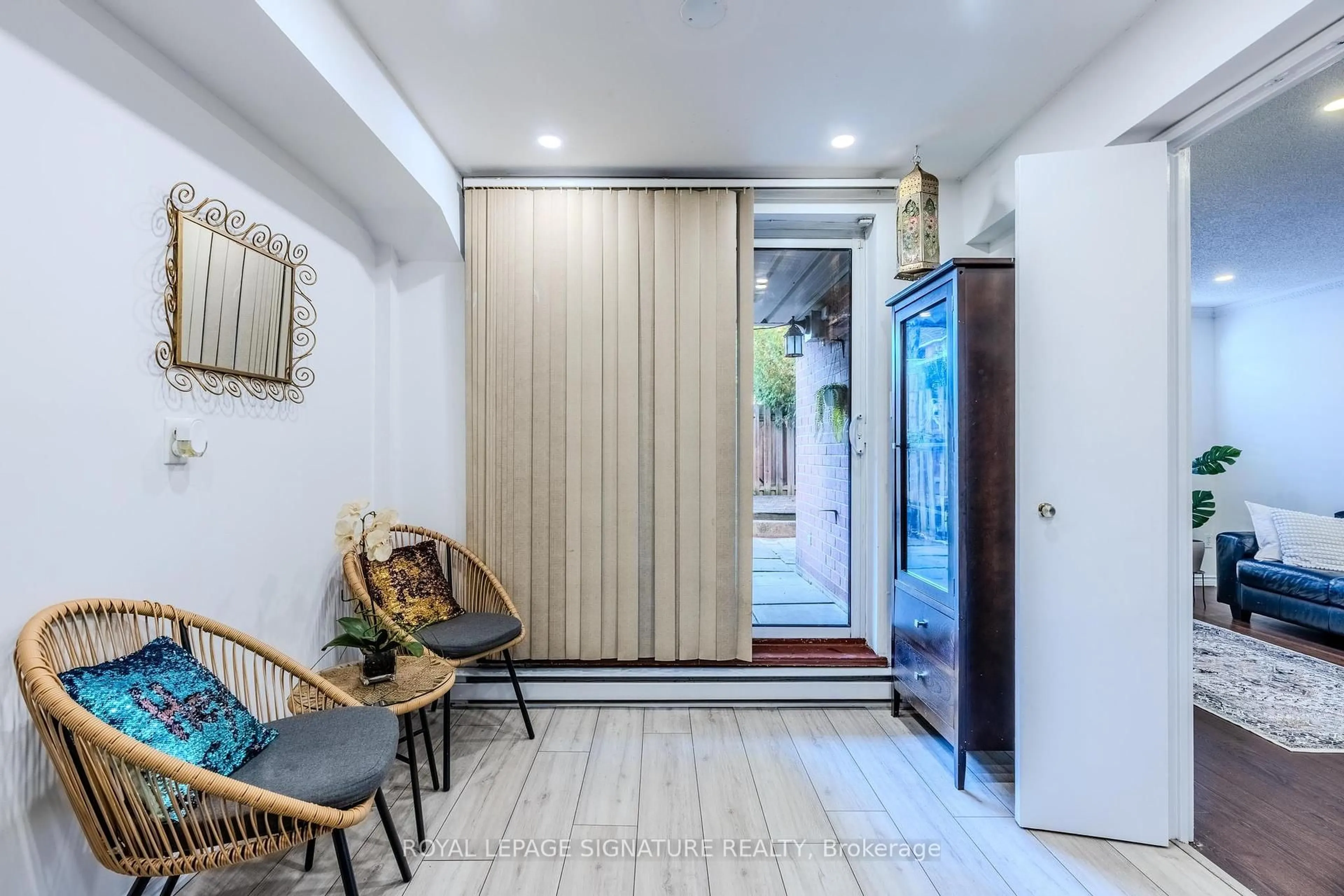 Indoor entryway for 2170 Bromsgrove Rd #84, Mississauga Ontario L5J 4J2