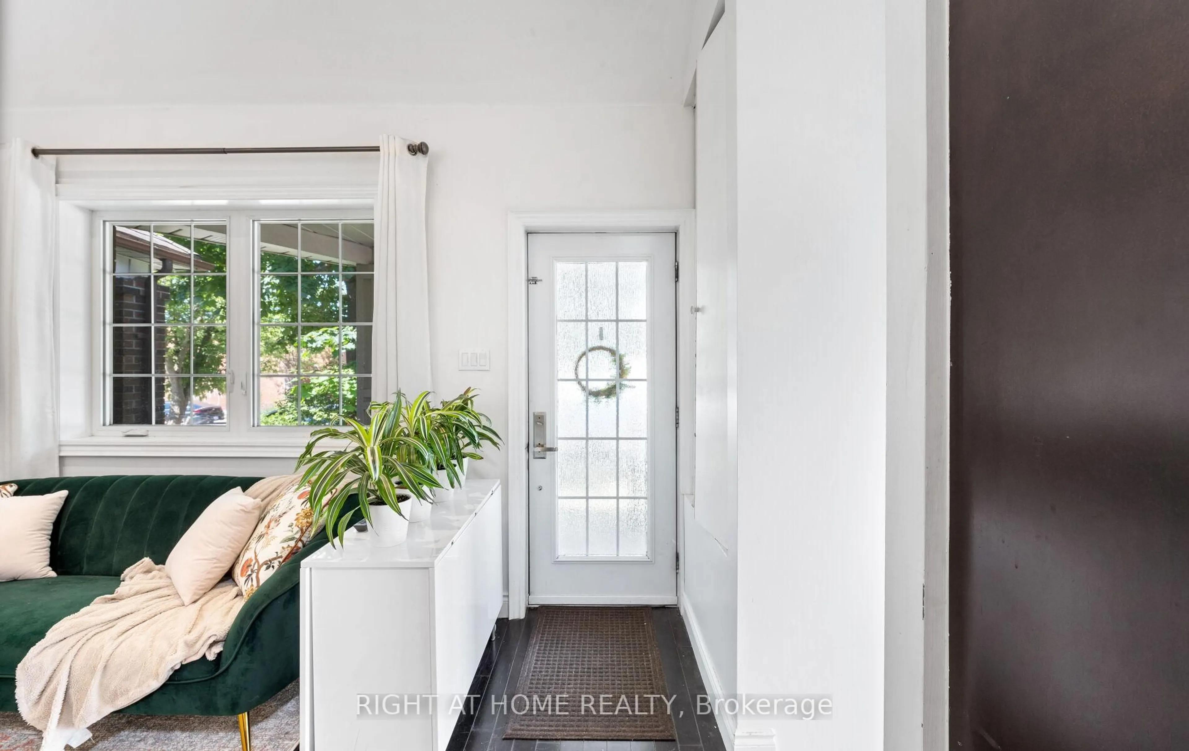 Indoor entryway for 111 Fourth St, Toronto Ontario M8V 2Y6