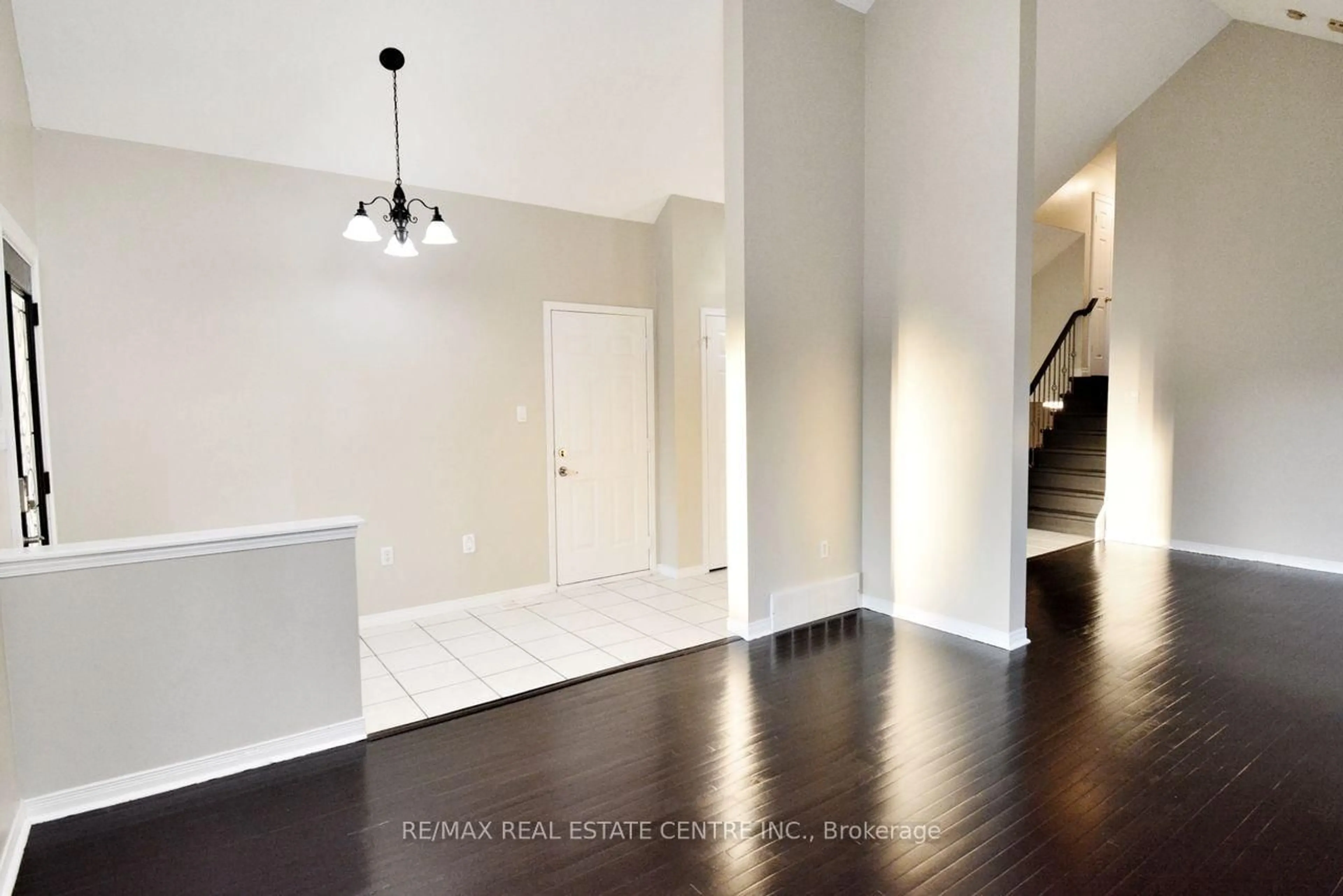 Indoor entryway for 2 Althorp Dr, Orangeville Ontario L9W 5H7