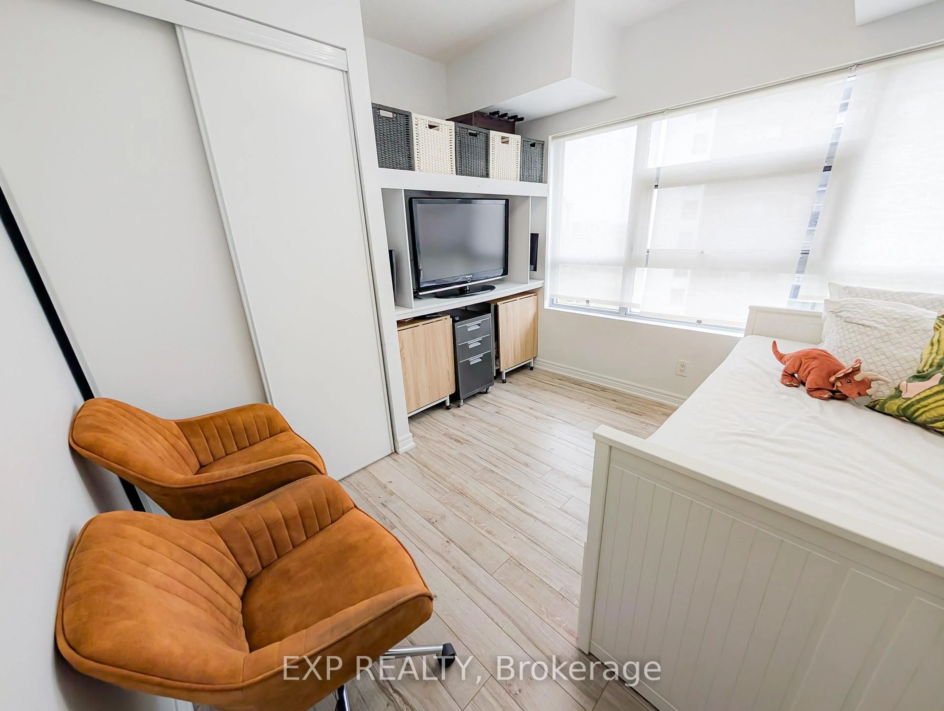 A pic of a room for 2464 Weston Rd #1010, Toronto Ontario M9N 0A2