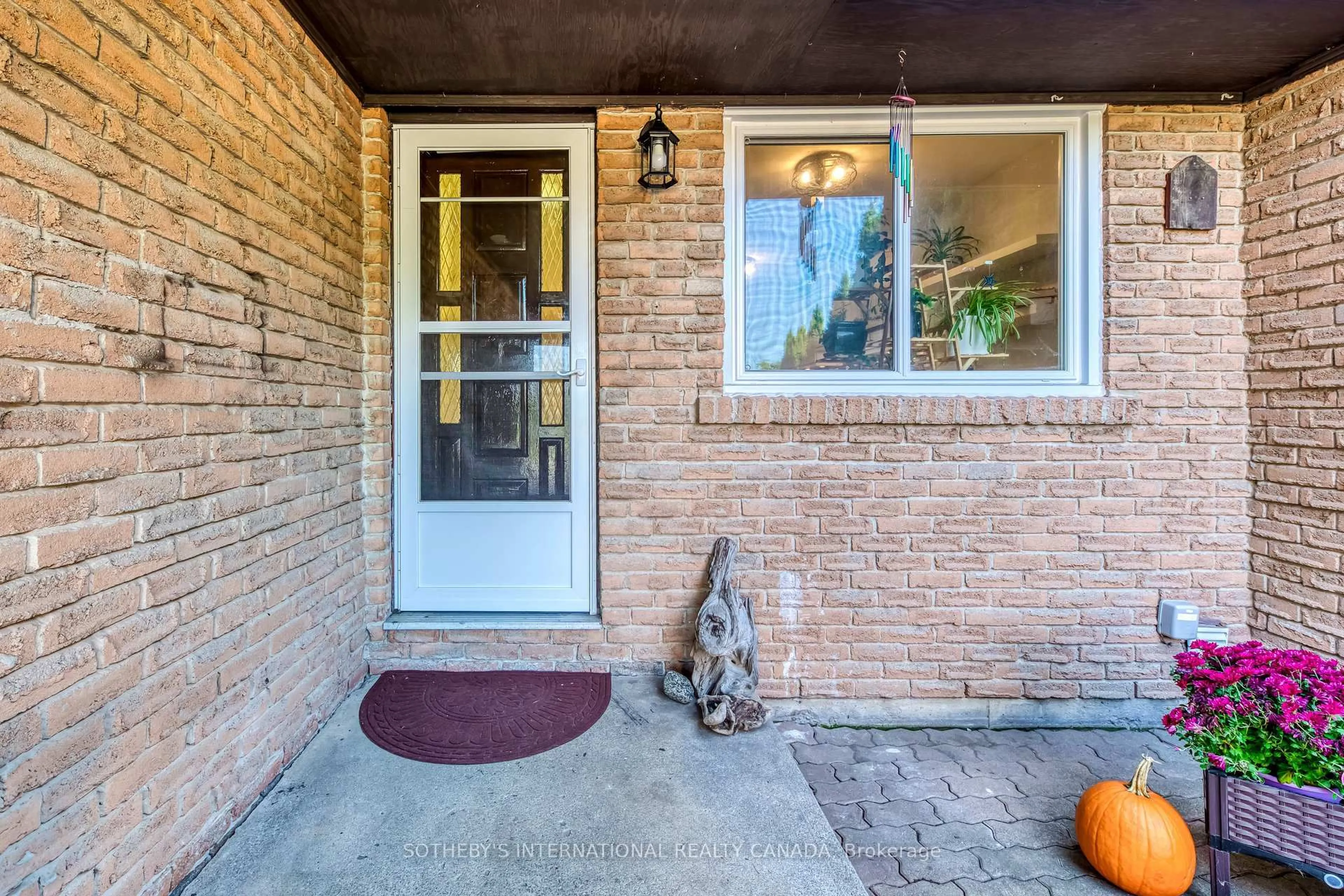 Indoor entryway for 88 Harridine Rd, Brampton Ontario L6K 2X2