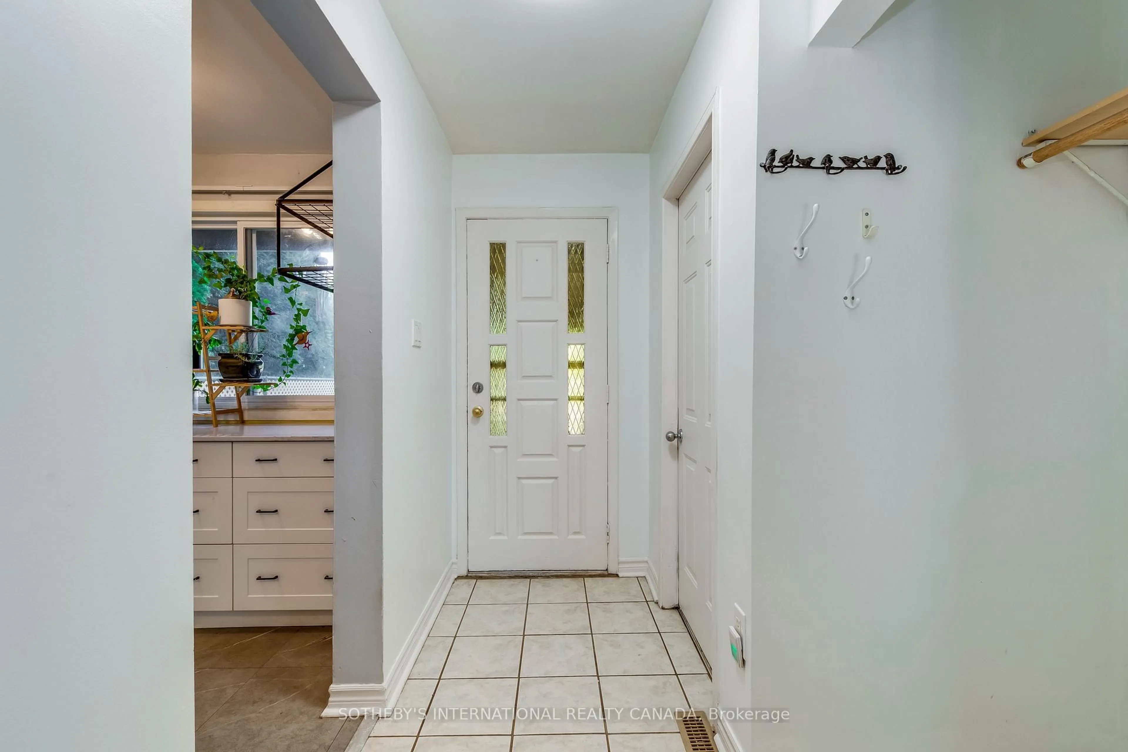 Indoor entryway for 88 Harridine Rd, Brampton Ontario L6K 2X2