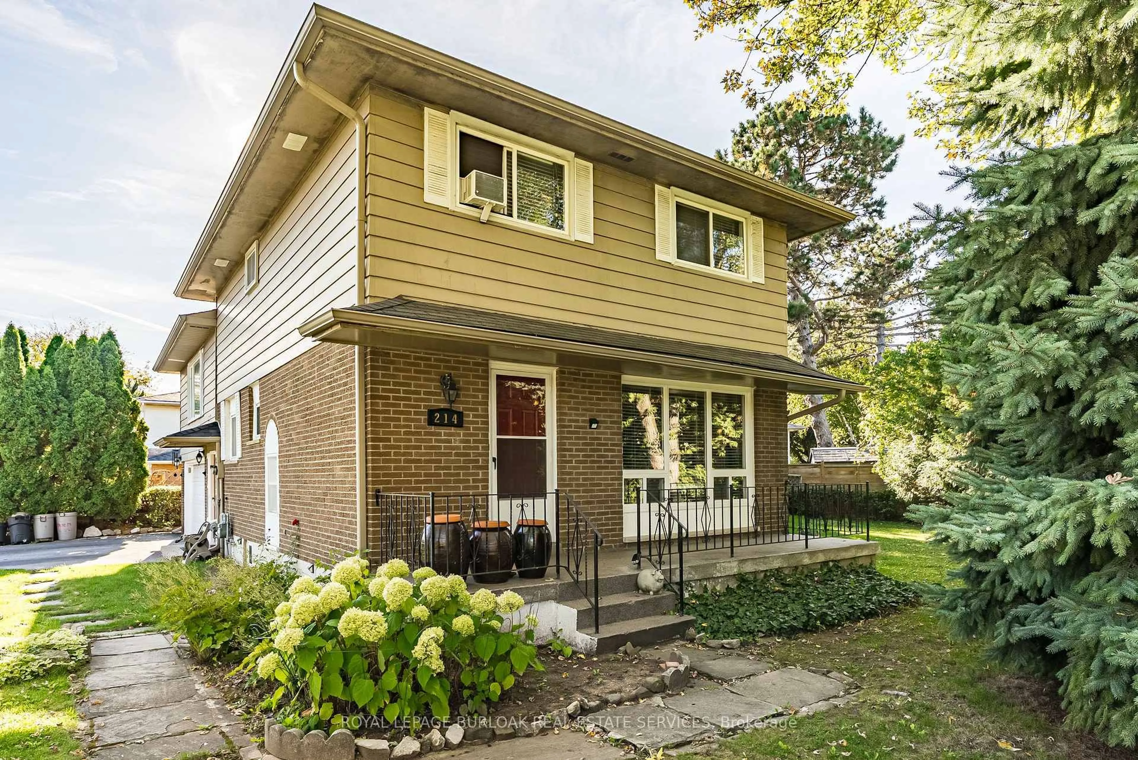 Home with brick exterior material, street for 214 Vance Dr, Oakville Ontario L6L 3L1