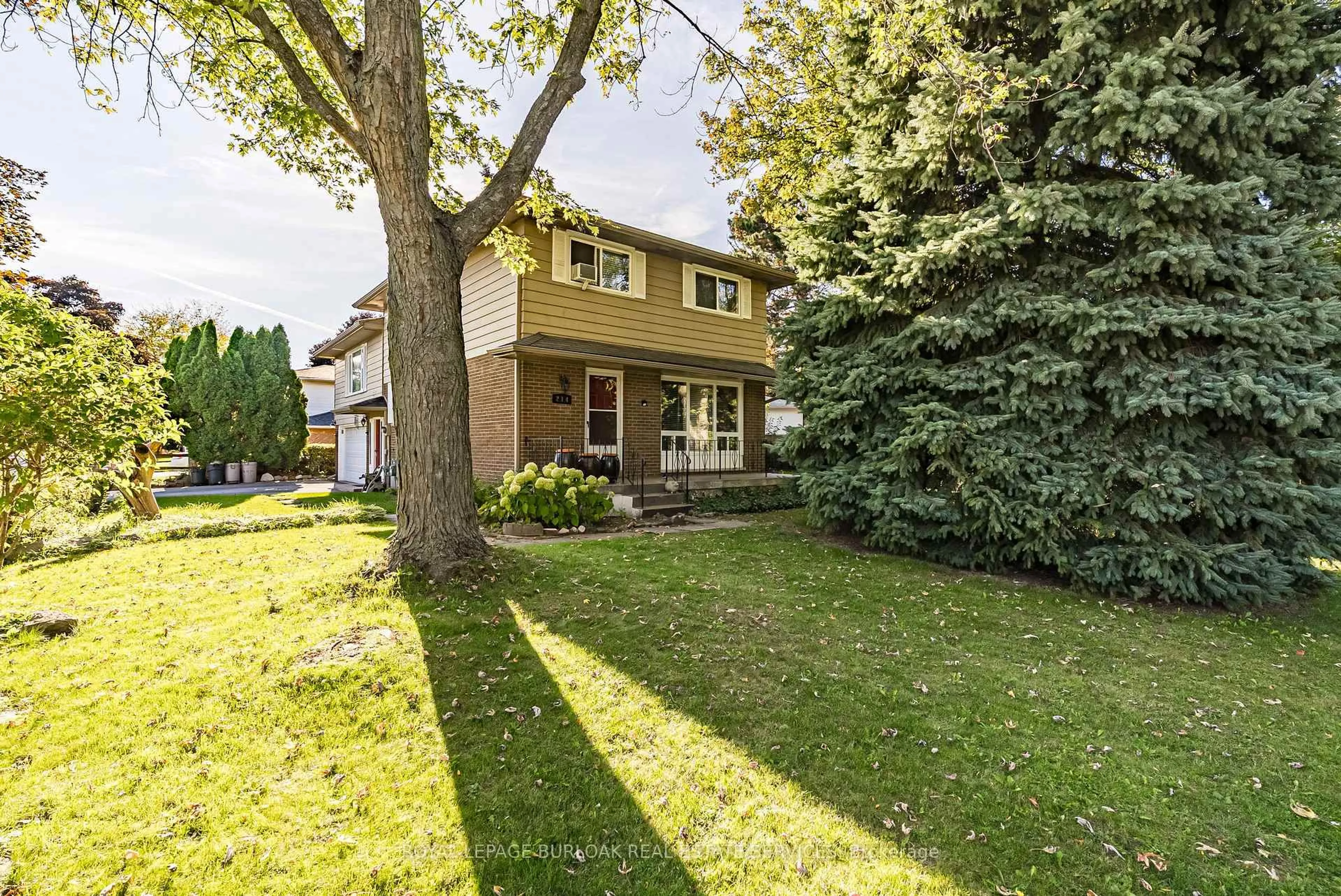 Patio, street for 214 Vance Dr, Oakville Ontario L6L 3L1