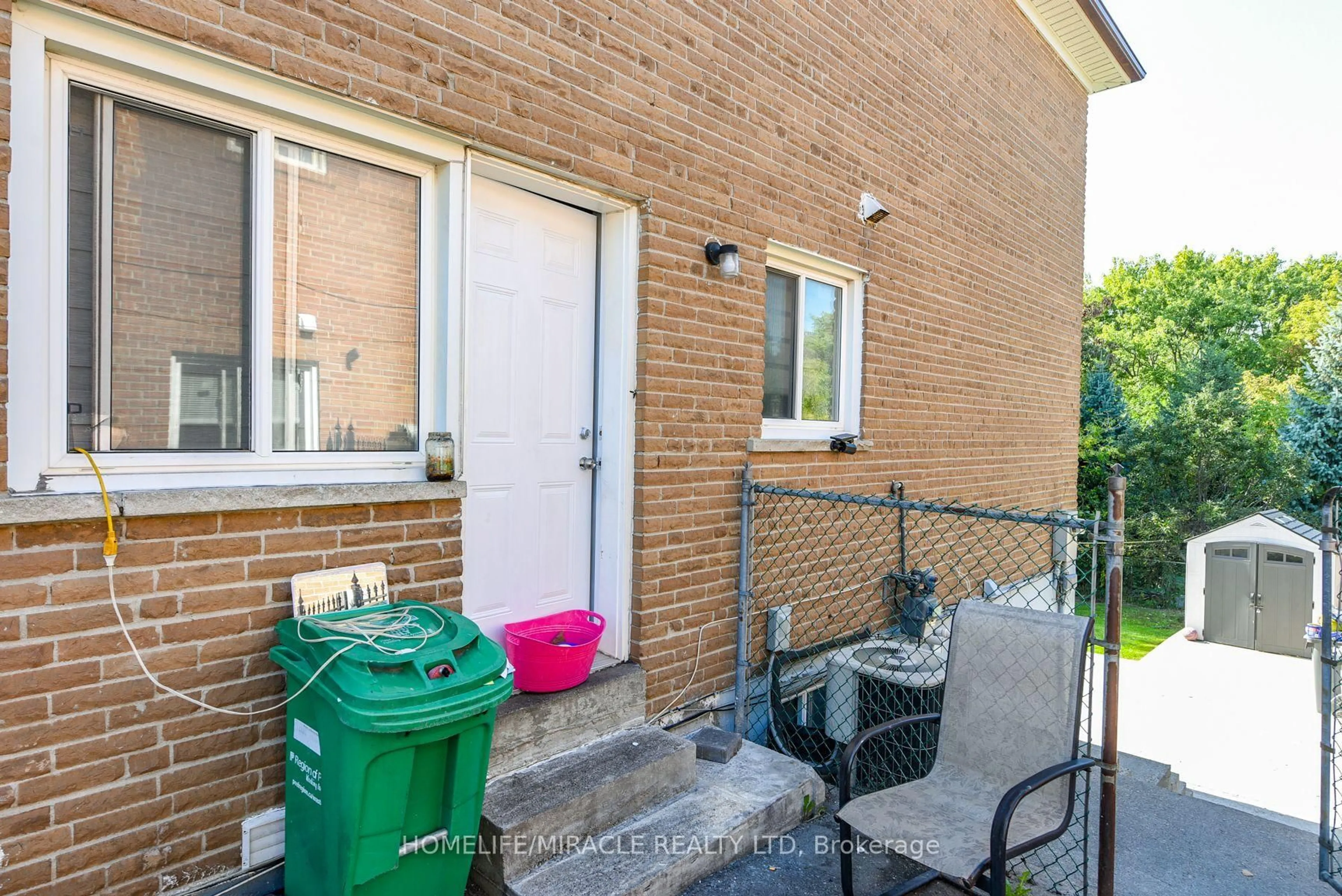 Patio, street for 3442 Laddie Cres, Mississauga Ontario L4T 1N1