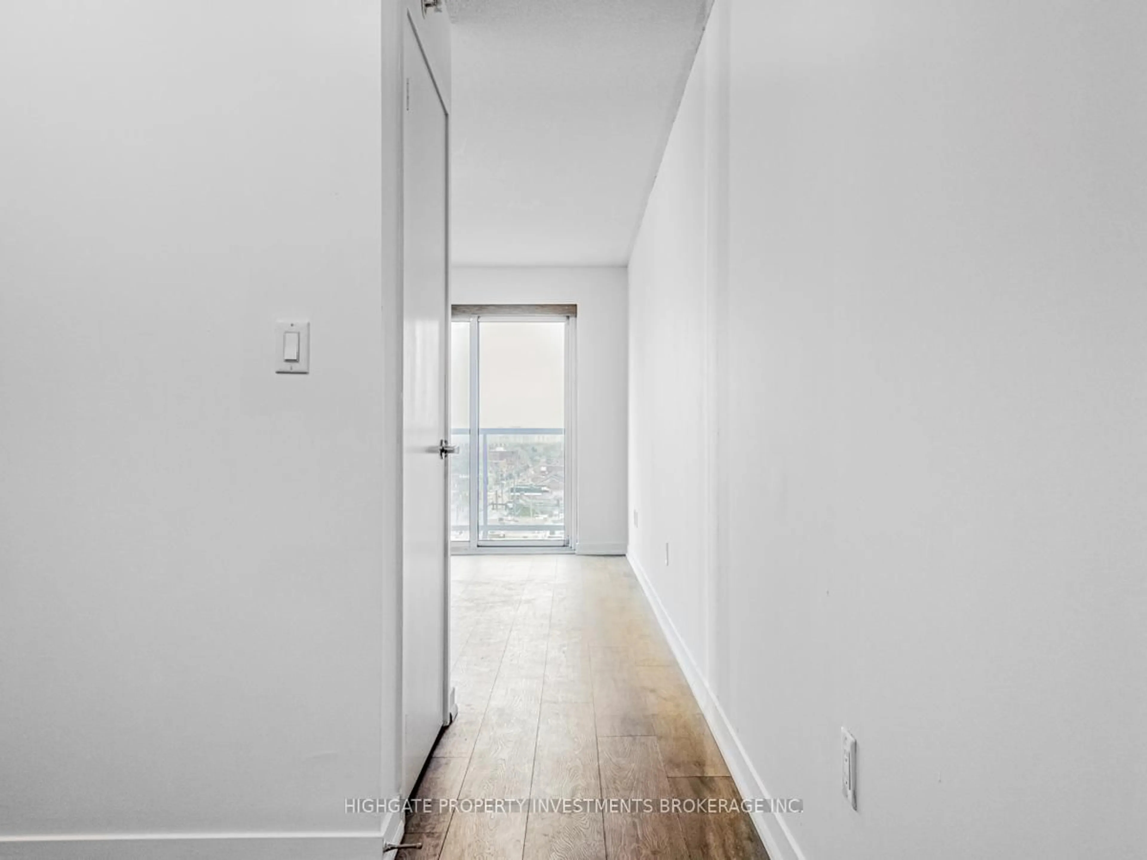 Indoor foyer for 1420 Dupont St #806, Toronto Ontario M6H 0C2