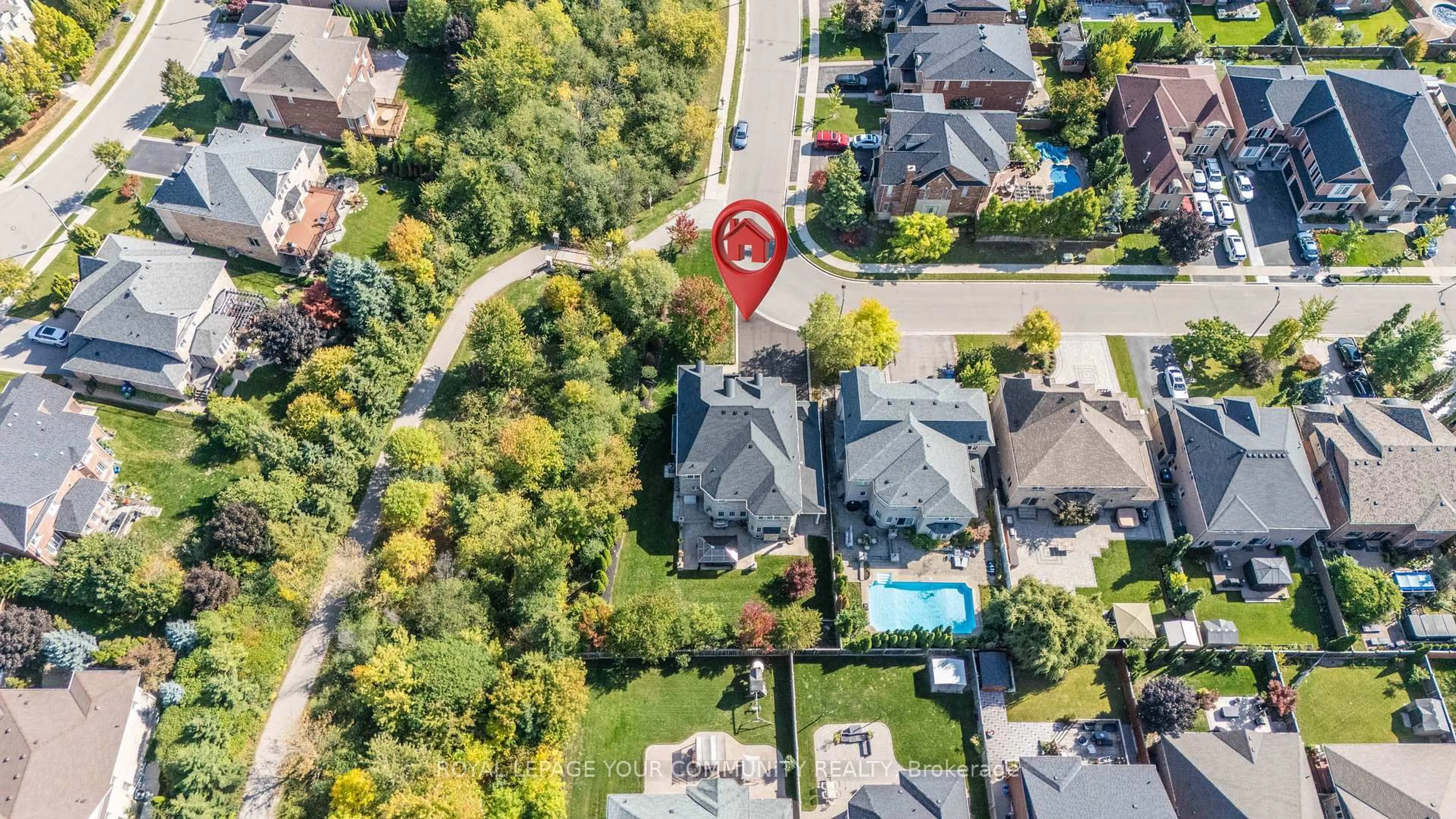 A pic from outside/outdoor area/front of a property/back of a property/a pic from drone, street for 26 Louvain Dr, Brampton Ontario L6P 1W6