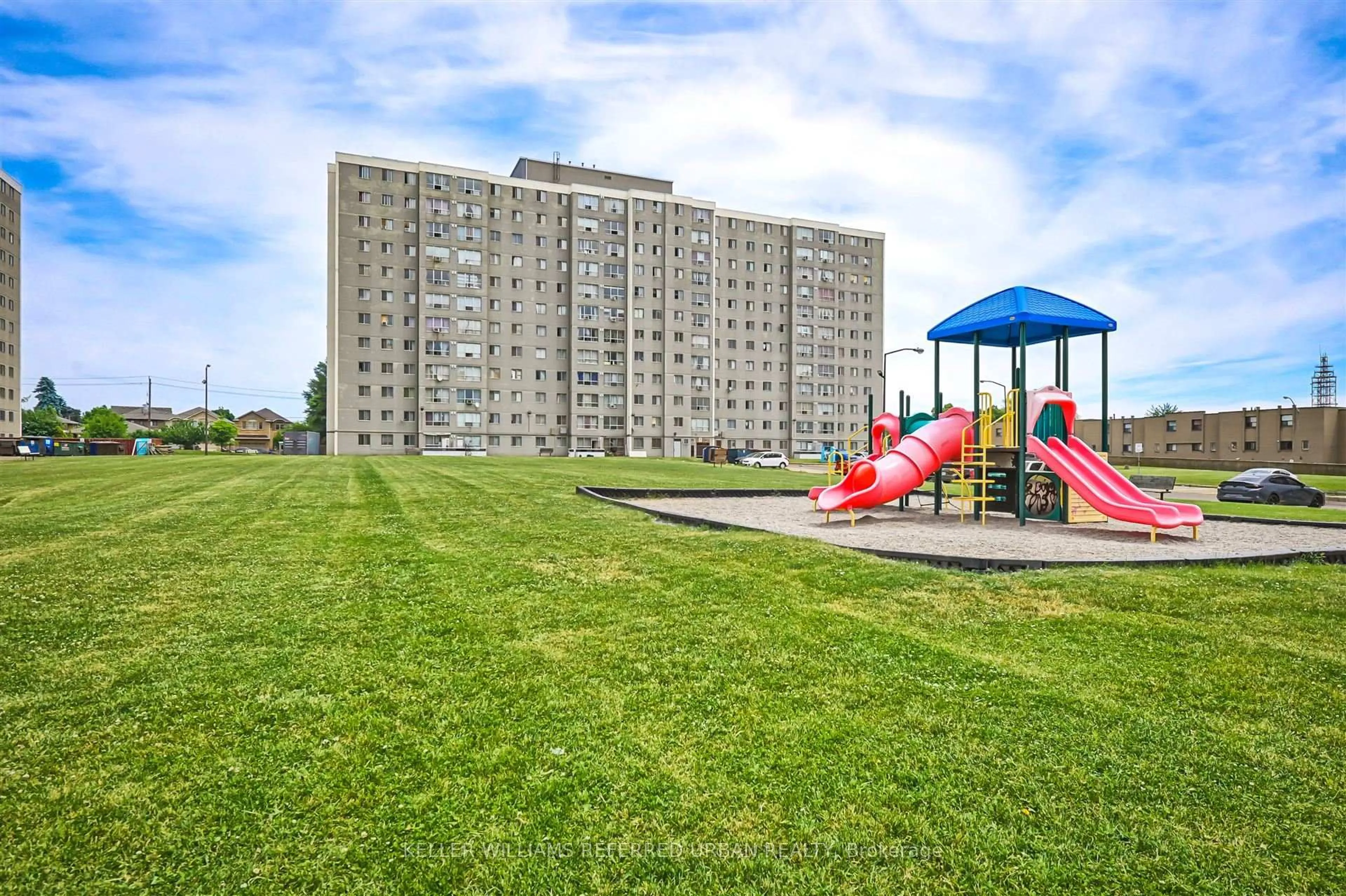 Patio, building for 50 Lotherton Ptwy #907, Toronto Ontario M6B 2G8