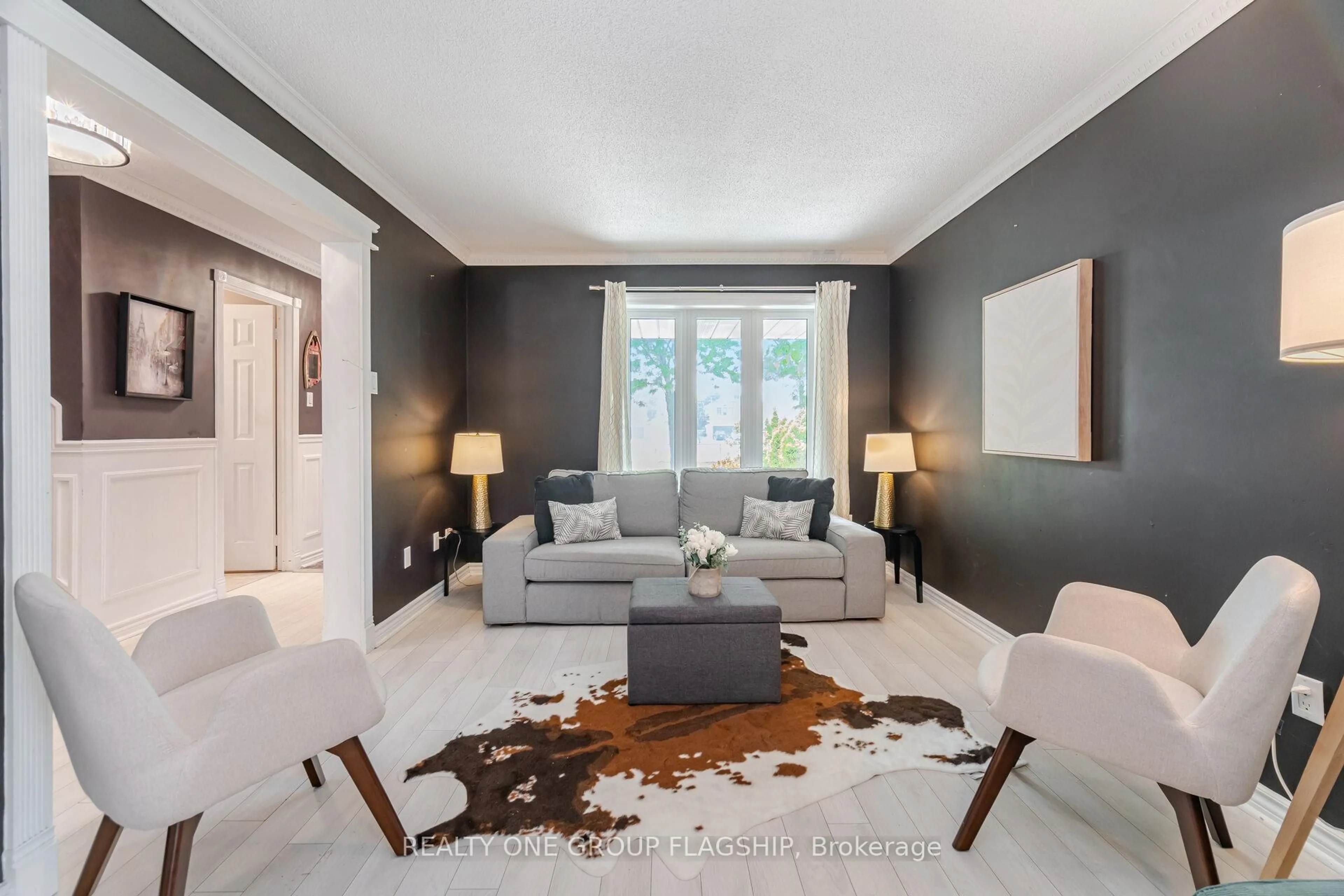 Living room with furniture, unknown for 7267 Windbreak Crt, Mississauga Ontario L5N 6K6