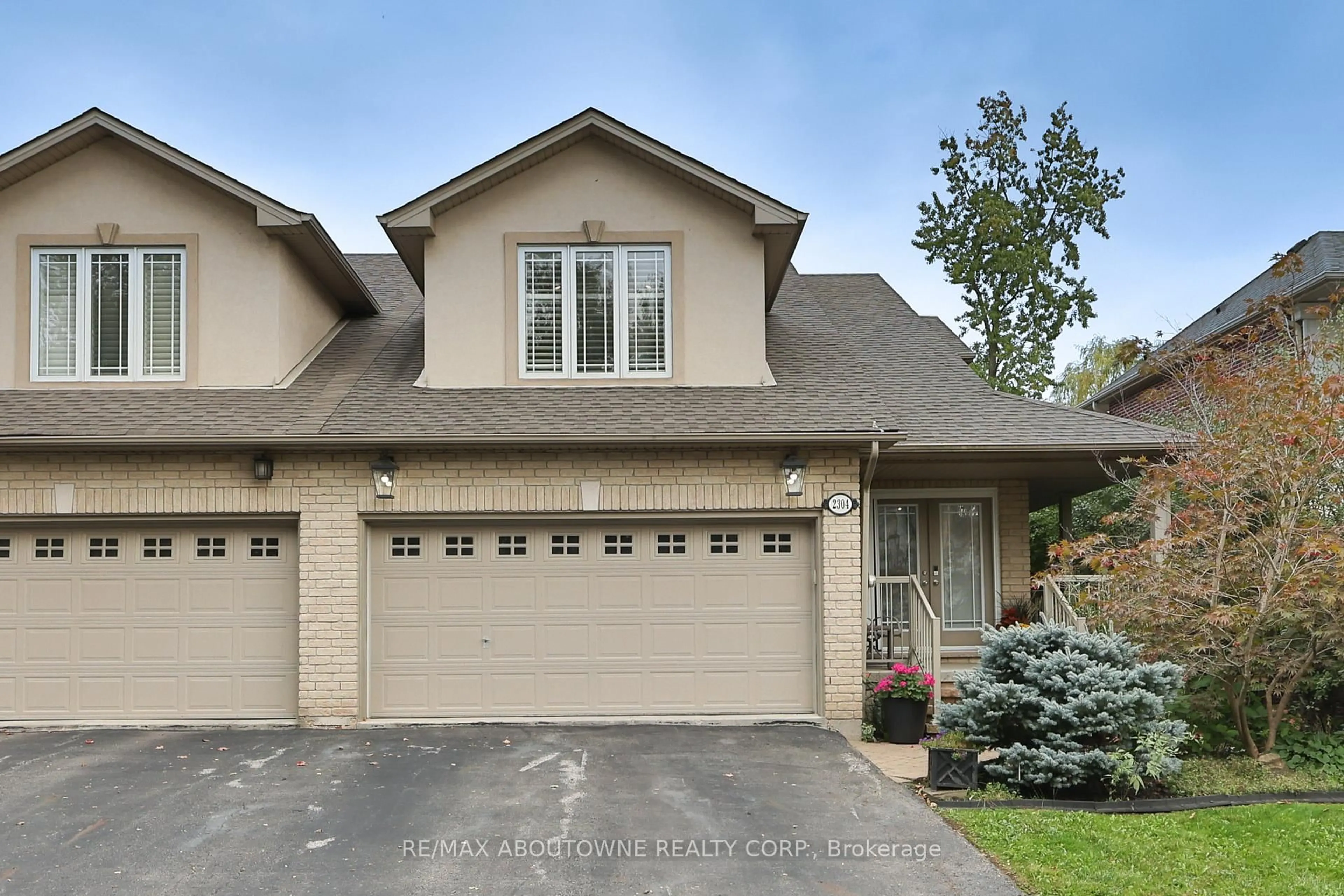 Home with brick exterior material, street for 2304 Sovereign St, Oakville Ontario L6L 1L6