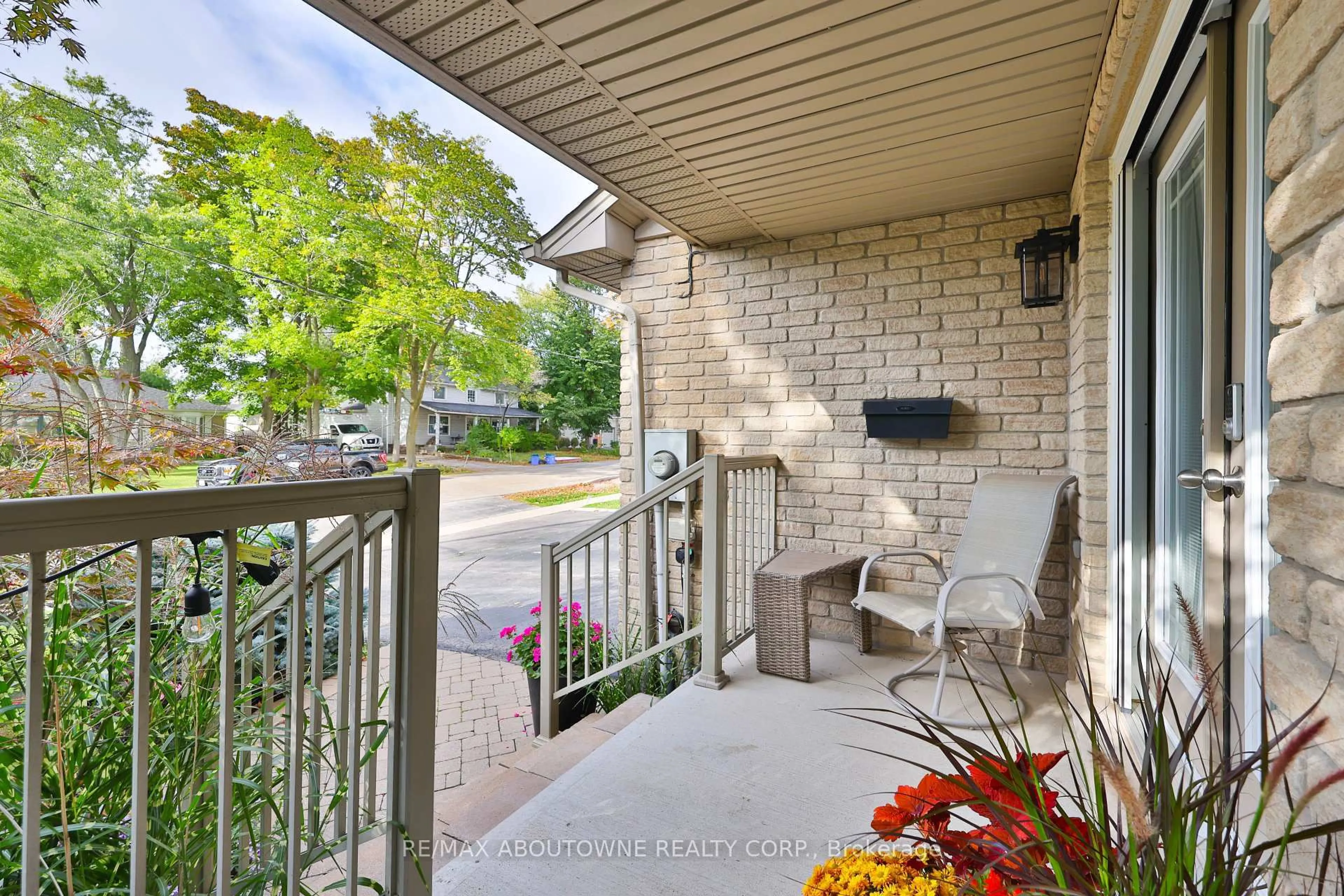 Patio, unknown for 2304 Sovereign St, Oakville Ontario L6L 1L6